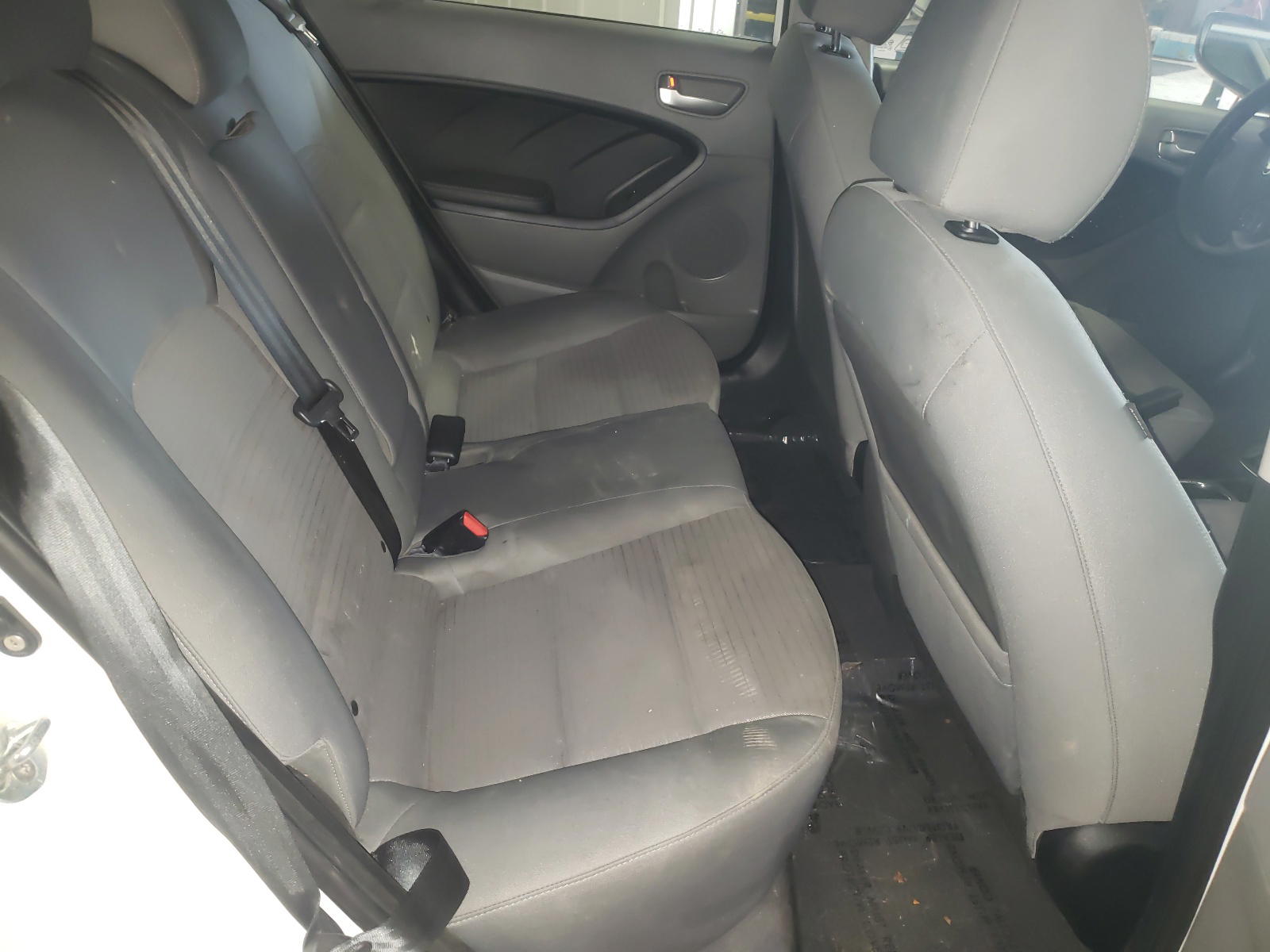 Photo 6 from auction – 2017 KIA FORTE LX with VIN 3KPFL4A71HE015307