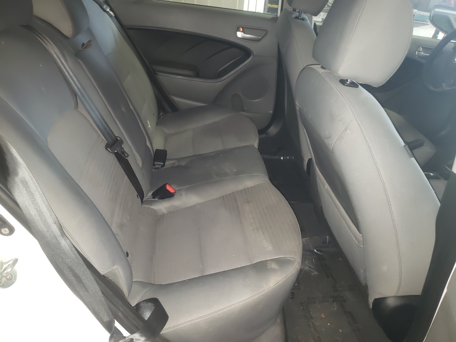 صورة رقم 6 من المزاد - 2017 KIA FORTE LX مع VIN 3KPFL4A71HE015307