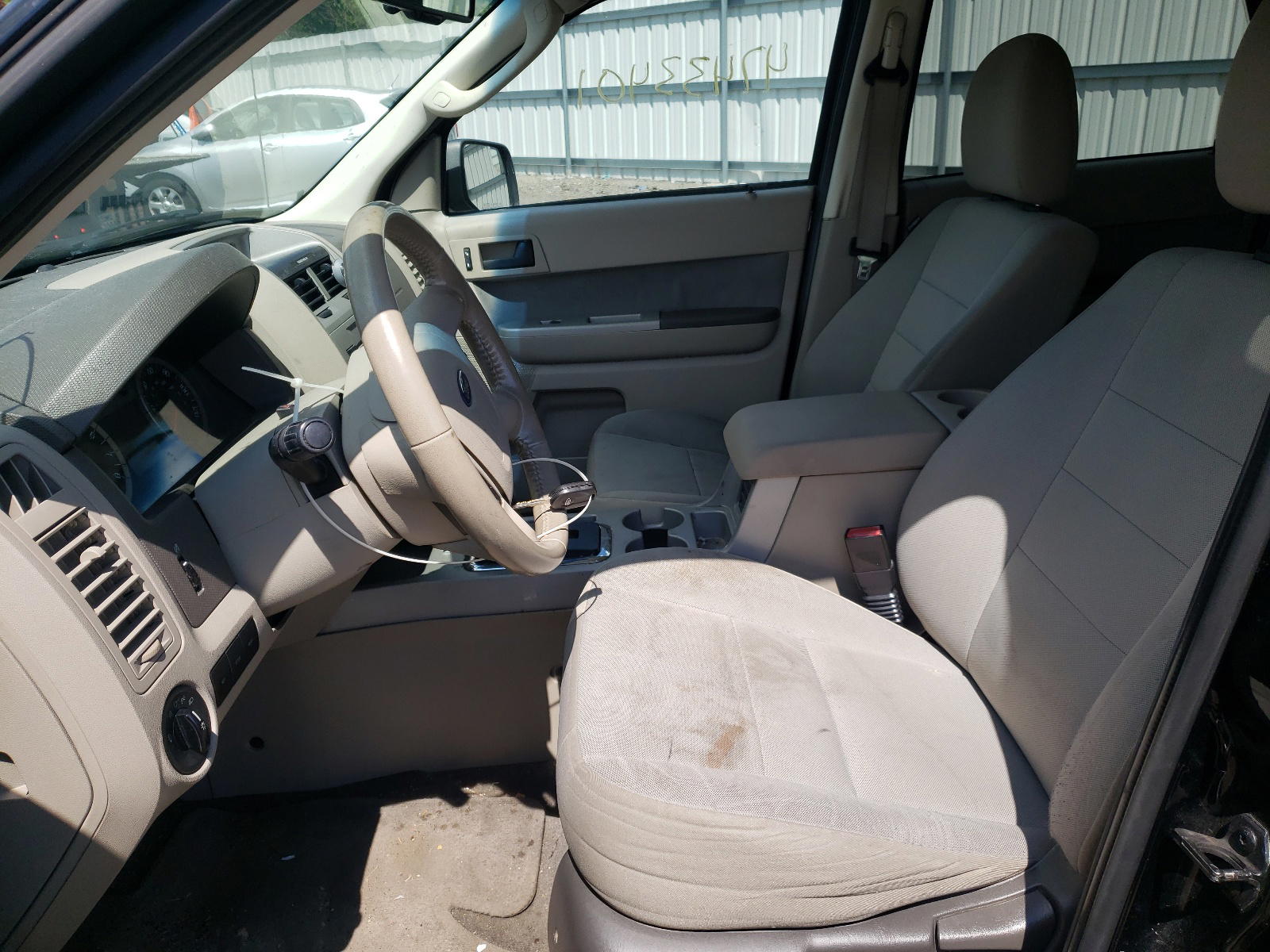 Photo 5 from auction – 2010 FORD ESCAPE XLT with VIN 1FMCU9DG2AKD24940