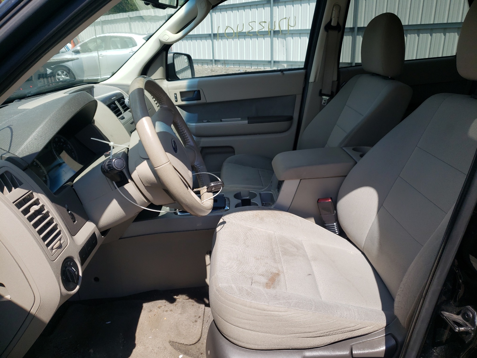 Foto 5 de la subasta – 2010 FORD ESCAPE XLT con VIN 1FMCU9DG2AKD24940