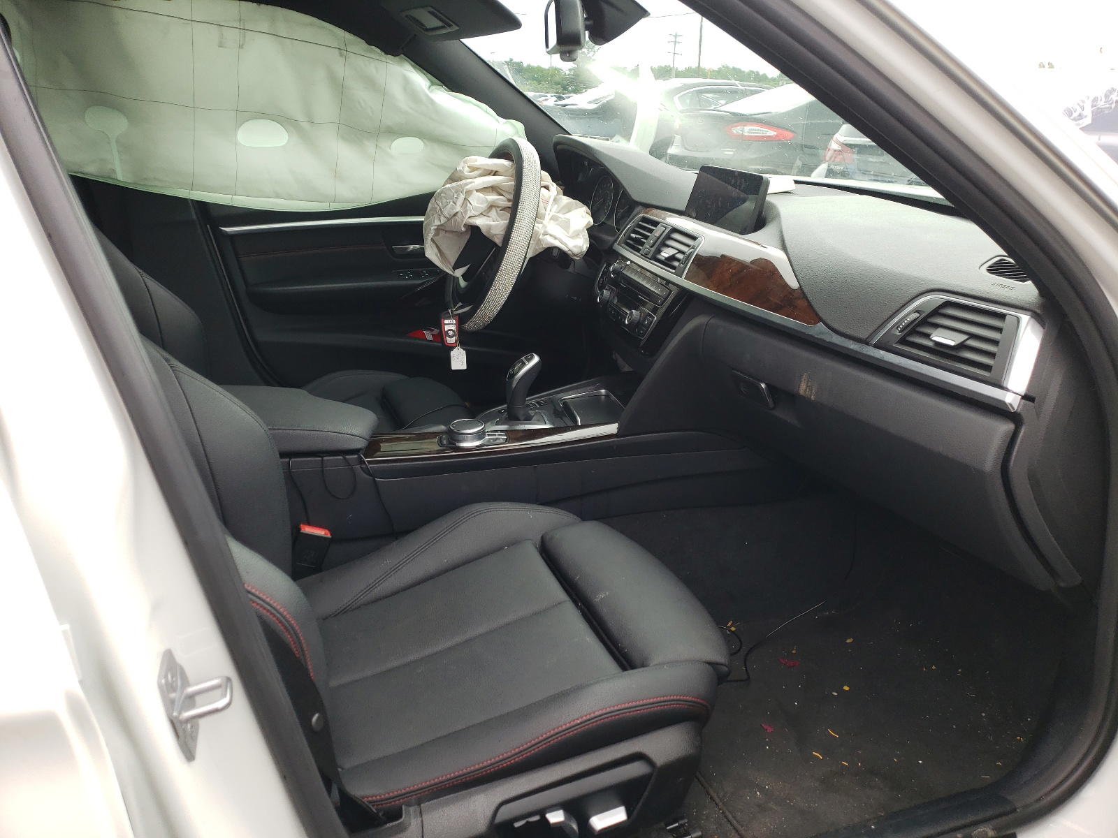 Photo 5 from auction – 2017 BMW 330 XI with VIN WBA8D9C35HA005425