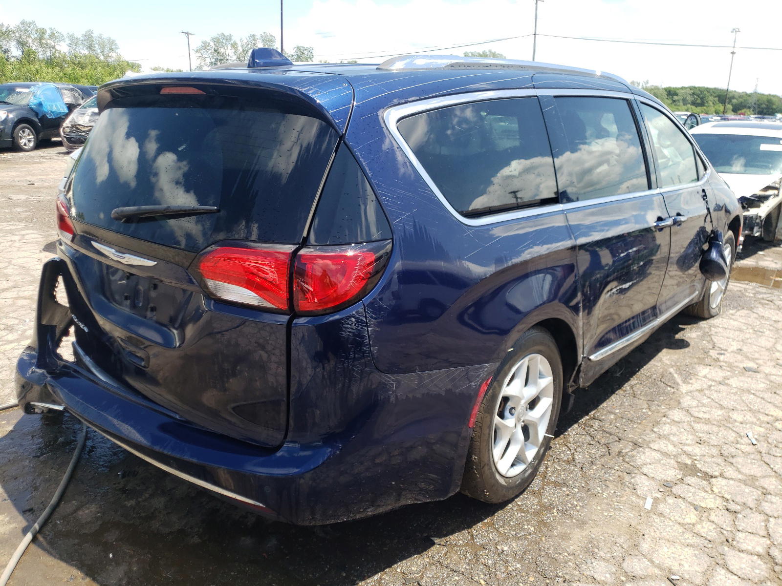 Photo 4 from auction – 2018 CHRYSLER PACIFICA T with VIN 2C4RC1BG2JR226997