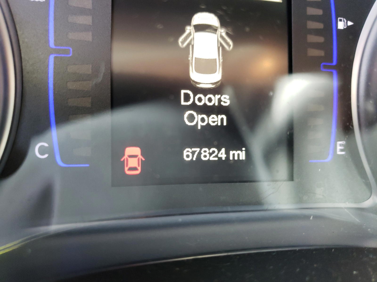 Photo 8 from auction – 2015 CHRYSLER 200 LIMITE with VIN 1C3CCCAB6FN570896