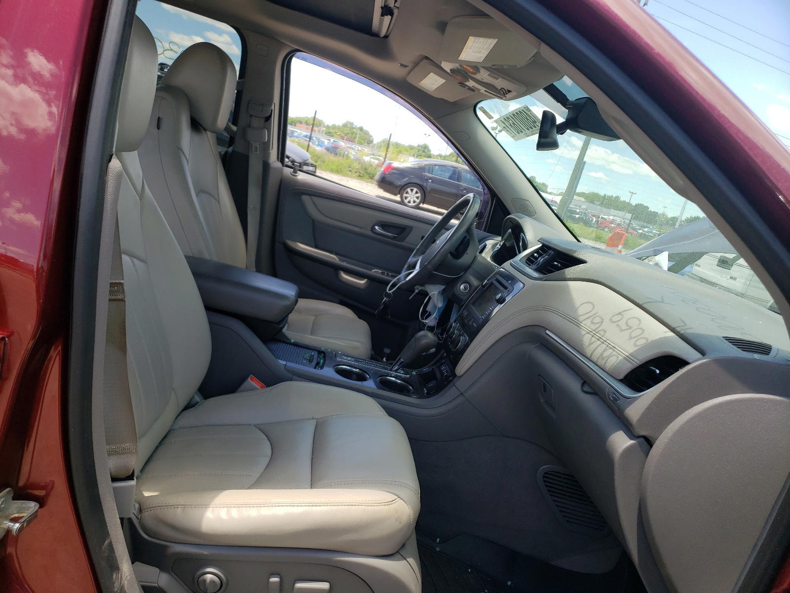 Photo 5 from auction – 2015 CHEVROLET TRAVERSE L with VIN 1GNKVJKD1FJ200301