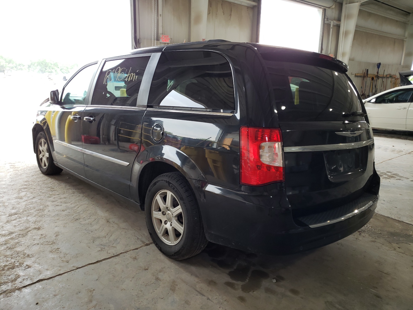 Photo 3 from auction – 2011 CHRYSLER TOWN & COU with VIN 2A4RR5DG1BR733260