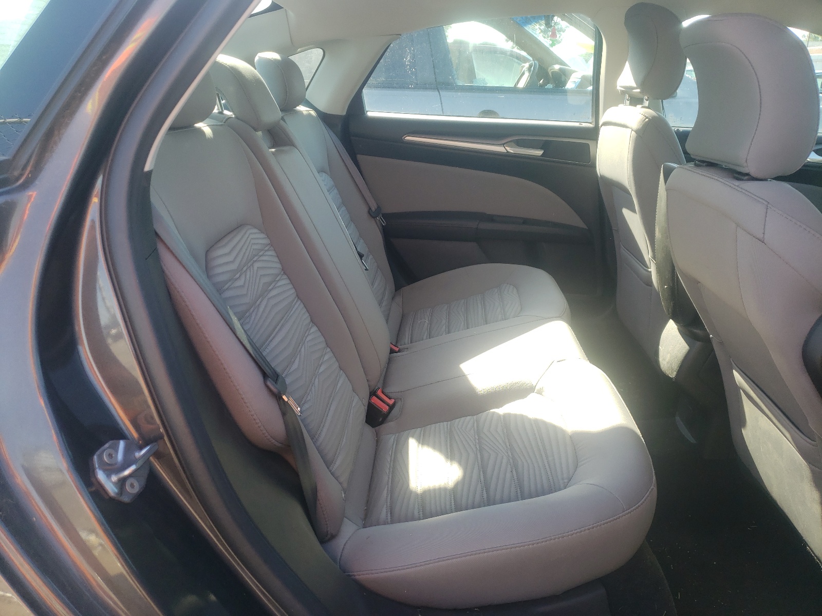 Photo 6 from auction – 2016 FORD FUSION S with VIN 3FA6P0G78GR232225