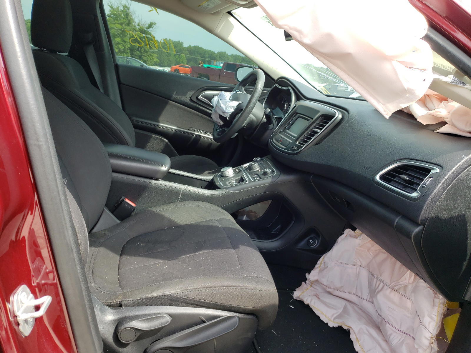 Photo 5 from auction – 2015 CHRYSLER 200 LIMITE with VIN 1C3CCCAB8FN642035