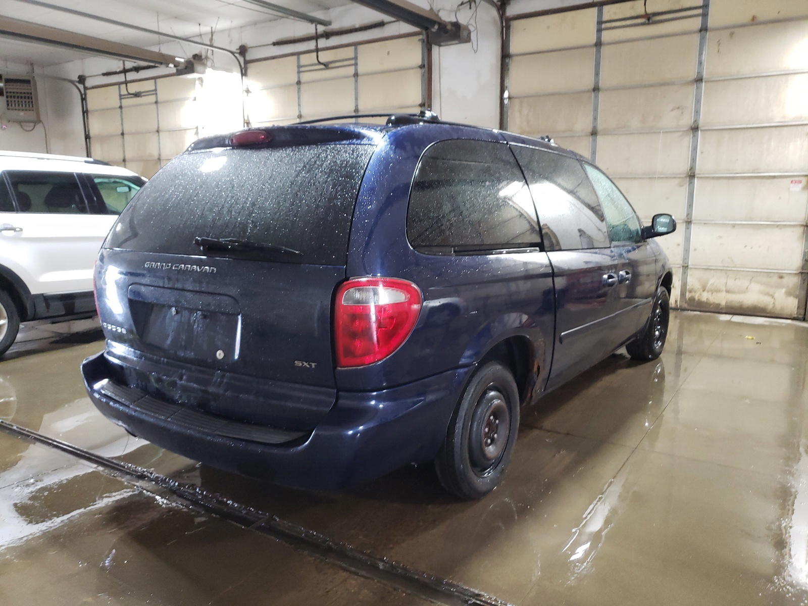 Photo 4 from auction – 2005 DODGE GRAND CARA with VIN 2D4GP44L55R501133