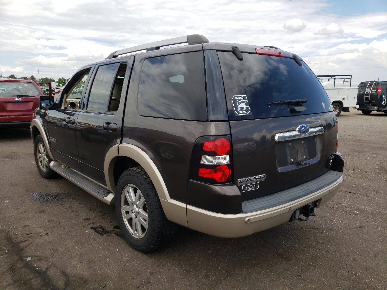 Photo 3 from auction – 2006 FORD EXPLORER E with VIN 1FMEU74876UA82504