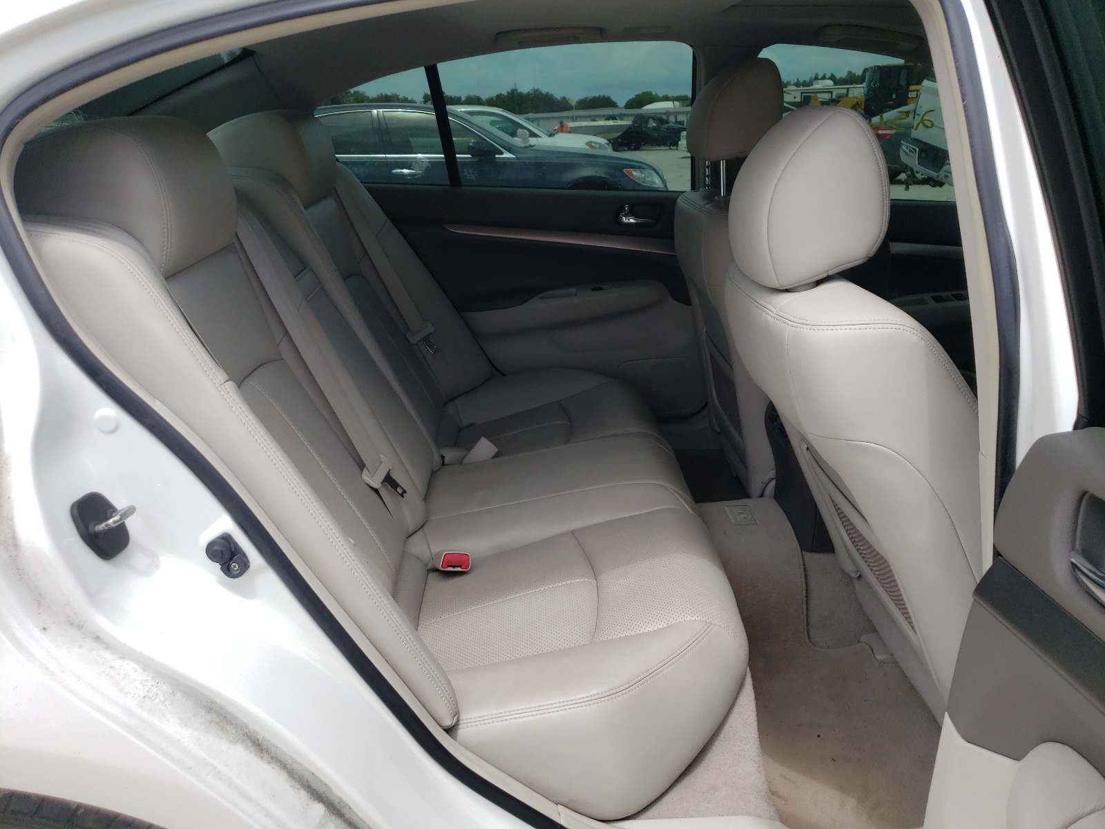 Photo 6 from auction – 2011 INFINITI G37 with VIN JN1CV6ARXBM354797