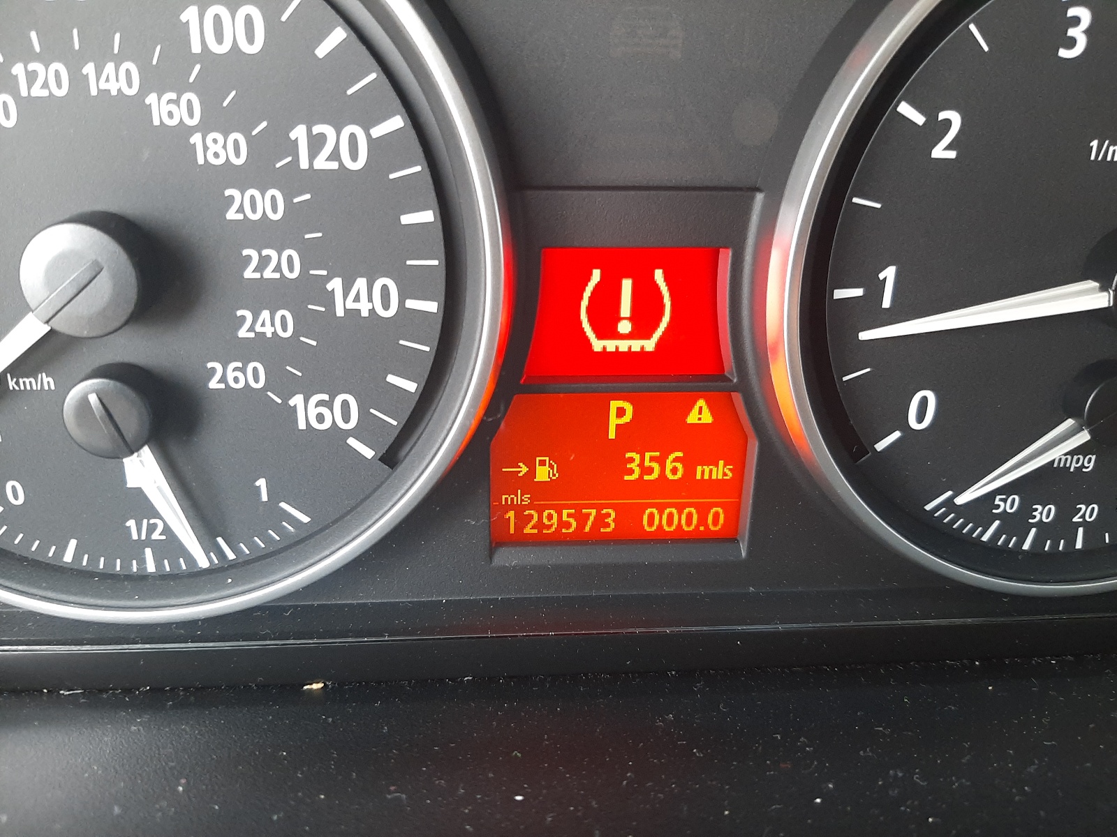 Photo 8 from auction – 2006 BMW 325 I AUTO with VIN WBAVB17566NK30626