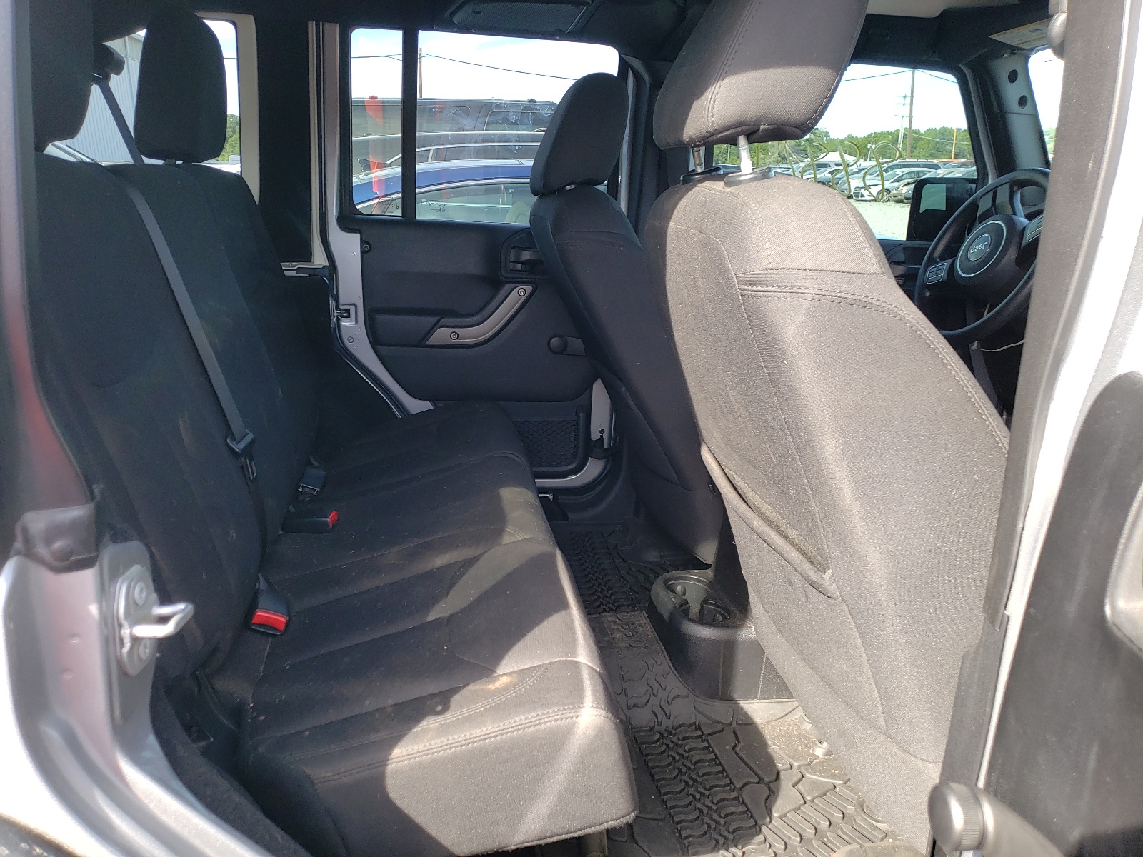 Photo 6 from auction – 2015 JEEP WRANGLER U with VIN 1C4BJWDG8FL768235