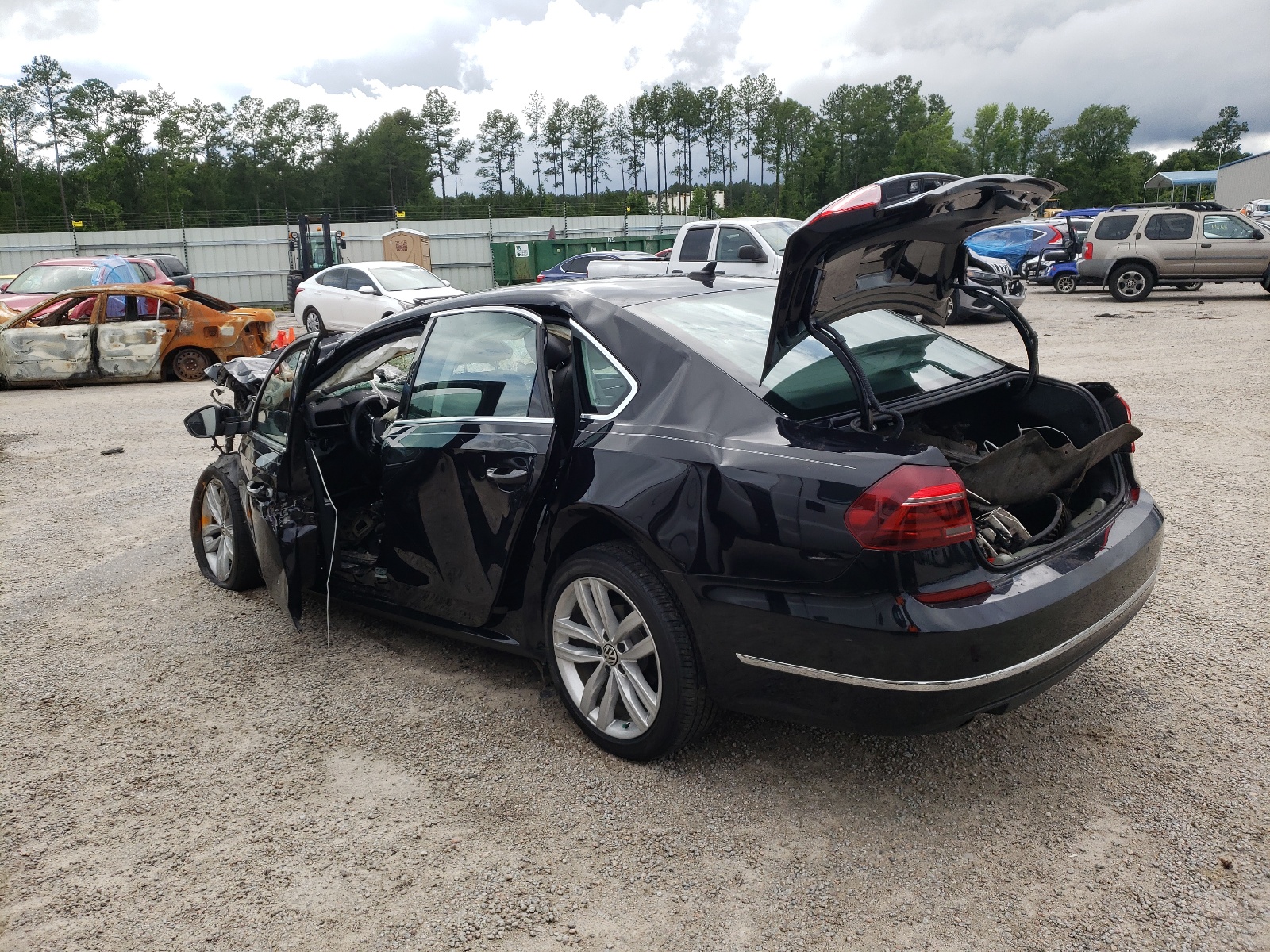 Photo 3 from auction – 2018 VOLKSWAGEN PASSAT SE with VIN 1VWBA7A38JC043702