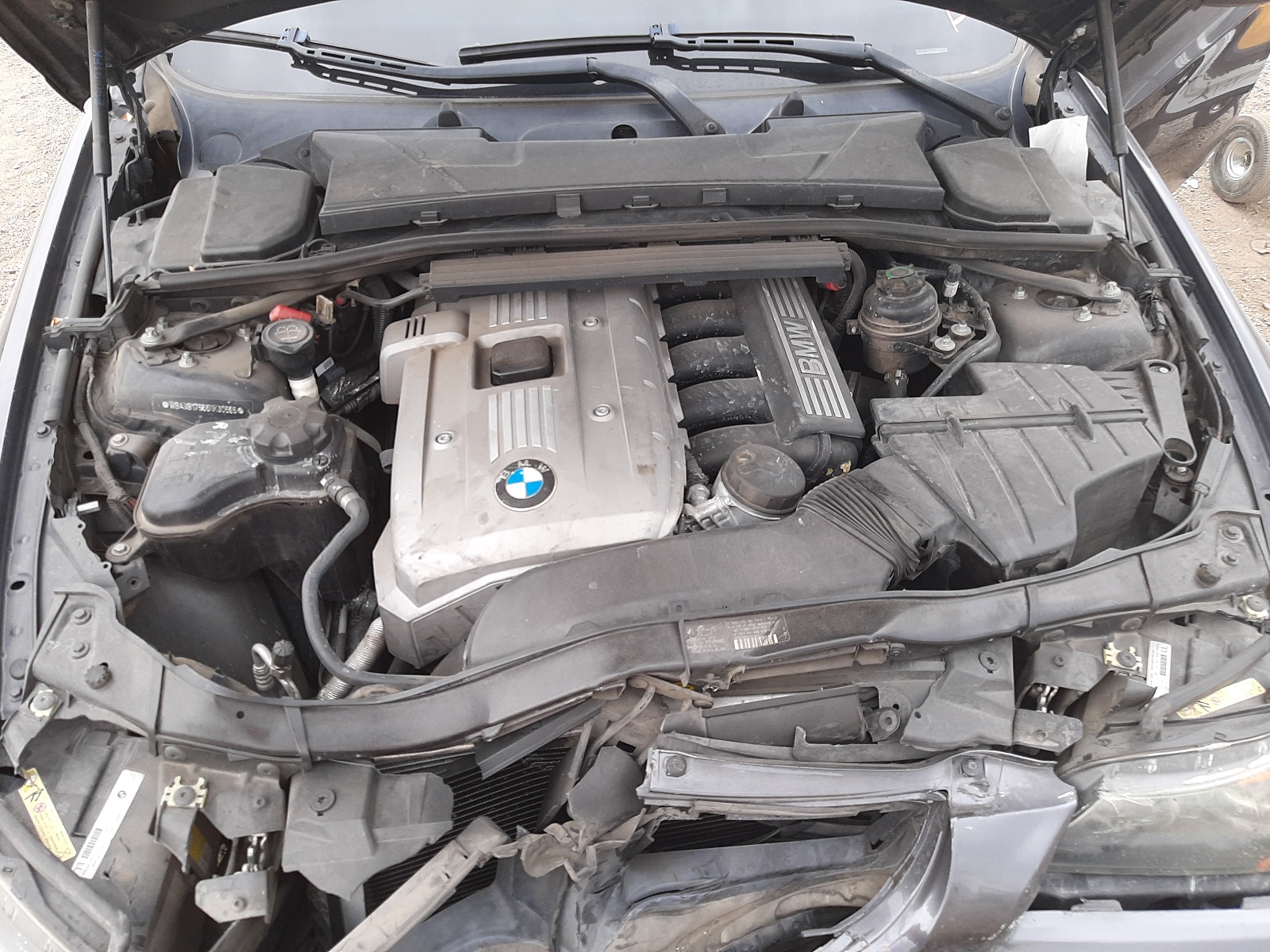 Photo 7 from auction – 2006 BMW 325 I AUTO with VIN WBAVB17566NK30626