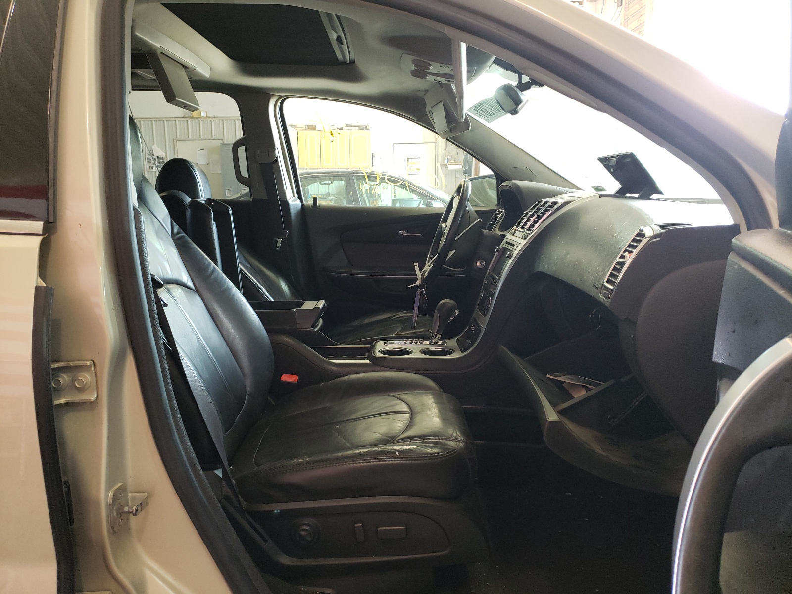 Photo 5 from auction – 2008 GMC ACADIA SLT with VIN 1GKEV33788J235127