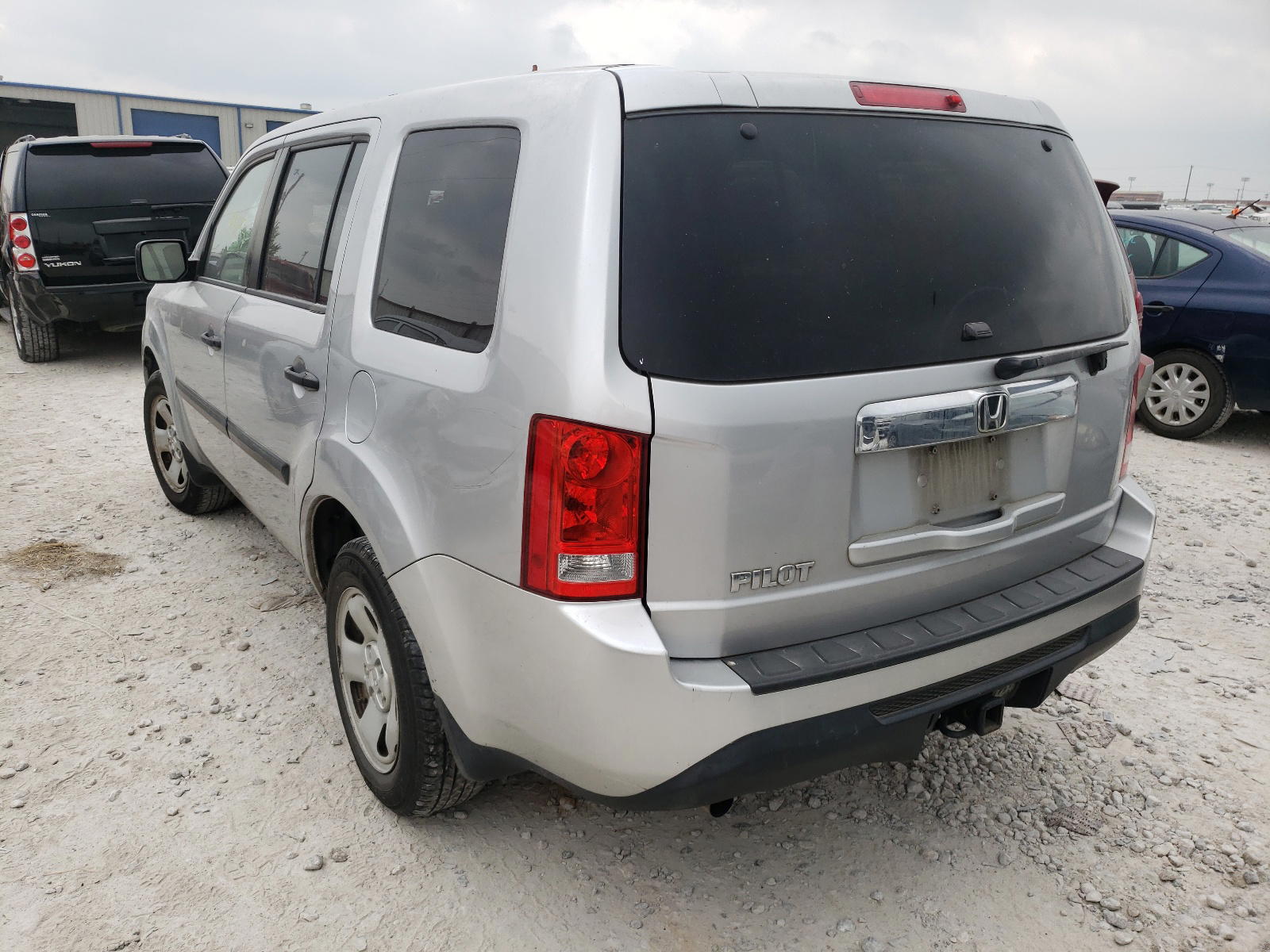 Photo 3 from auction – 2012 HONDA PILOT LX with VIN 5FNYF3H23CB005742