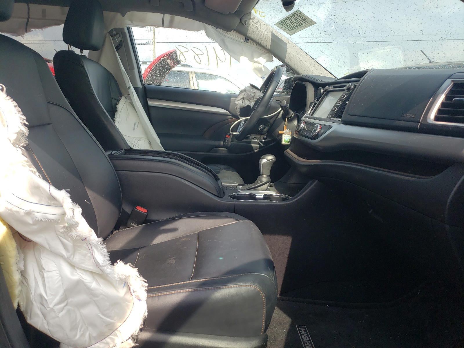 Photo 5 from auction – 2014 TOYOTA HIGHLANDER with VIN 5TDKKRFH7ES021727