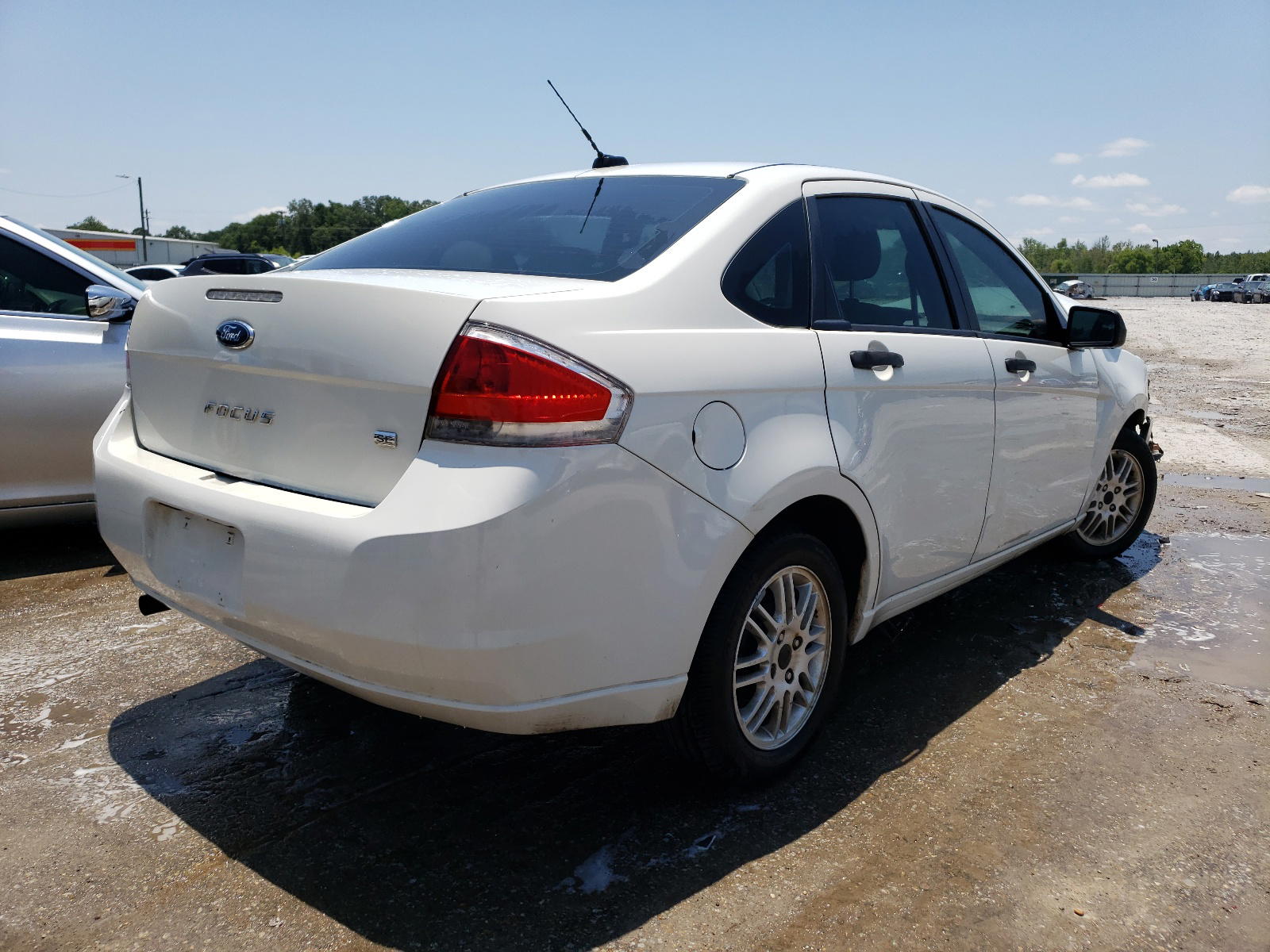Photo 4 from auction – 2011 FORD FOCUS SE with VIN 1FAHP3FN8BW158756