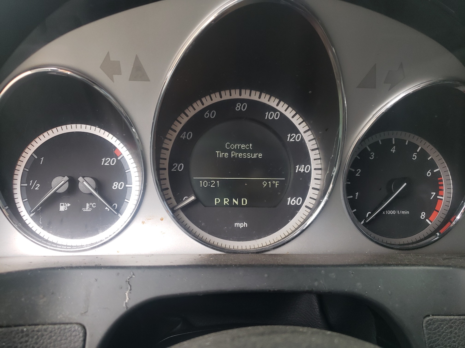 Photo 8 from auction – 2011 MERCEDES-BENZ C 300 with VIN WDDGF5EB3BA433691