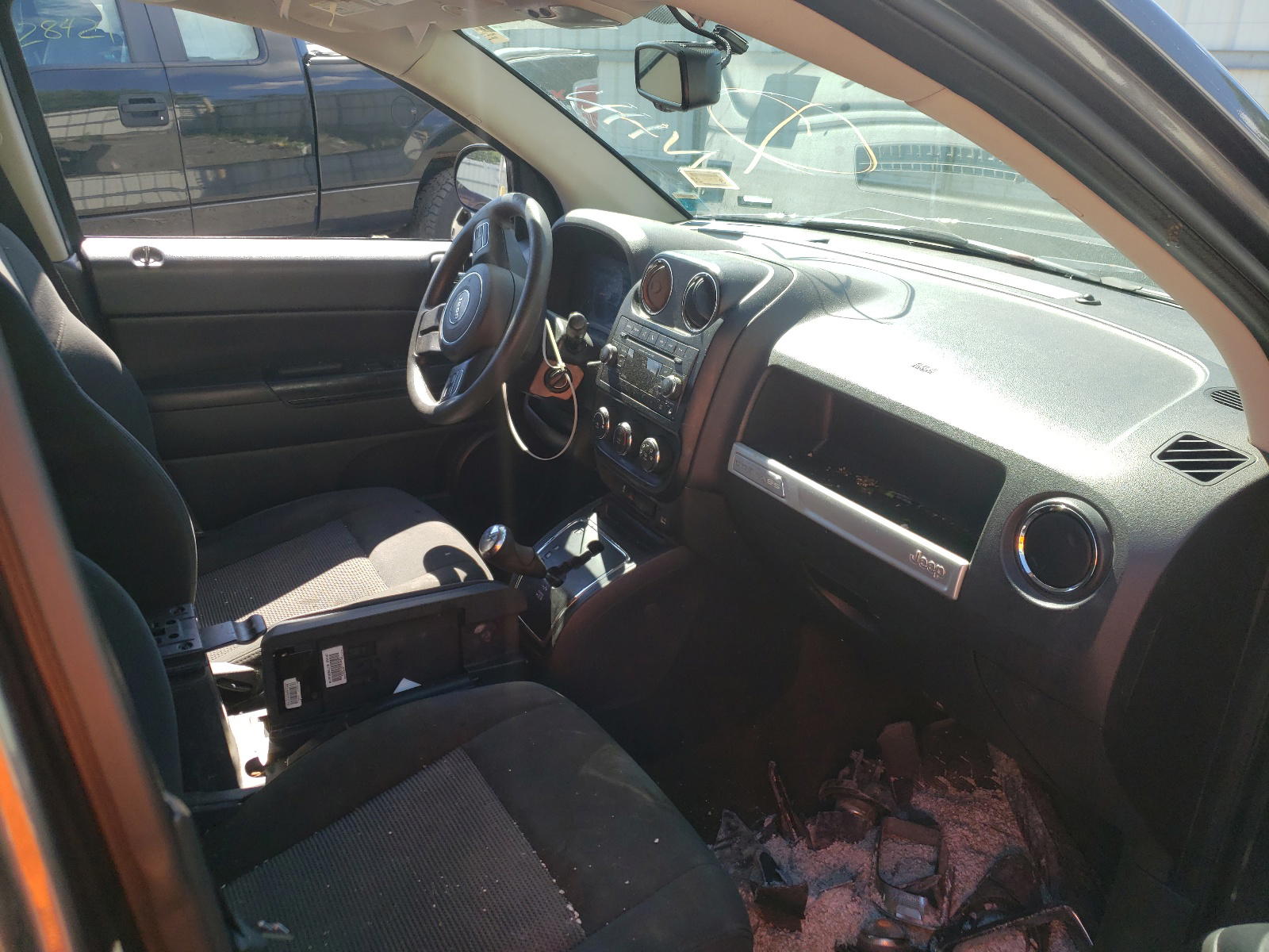 Photo 5 from auction – 2017 JEEP COMPASS SP with VIN 1C4NJCBA3HD147427
