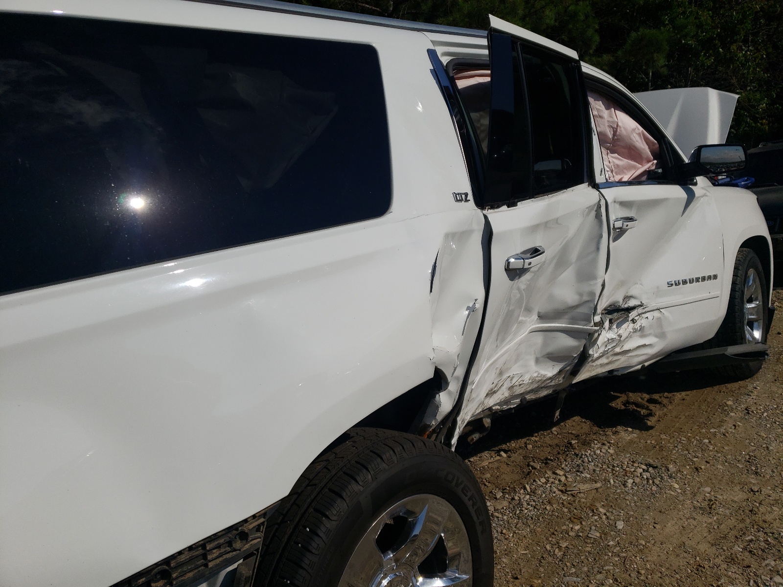 Photo 9 from auction – 2015 CHEVROLET SUBURBAN C with VIN 1GNSCKKC2FR156345