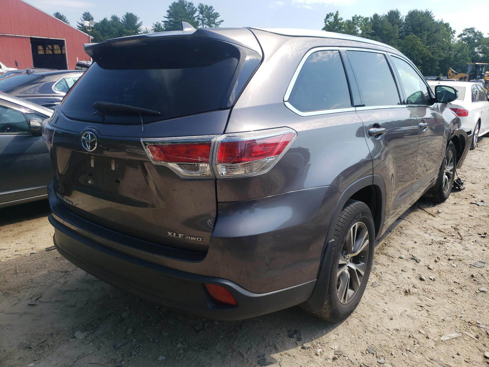 Photo 4 from auction – 2016 TOYOTA HIGHLANDER with VIN 5TDJKRFH5GS298150