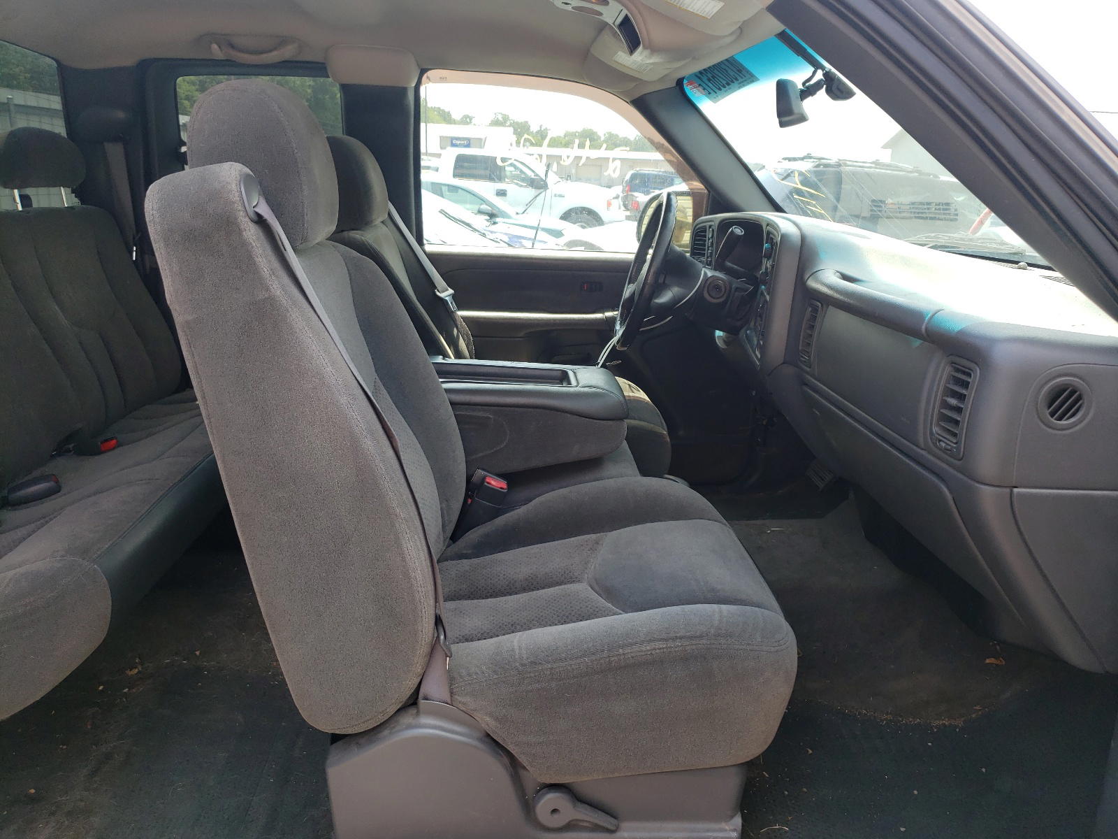 Photo 5 from auction – 2003 CHEVROLET SILVERADO with VIN 2GCEK19T631223820