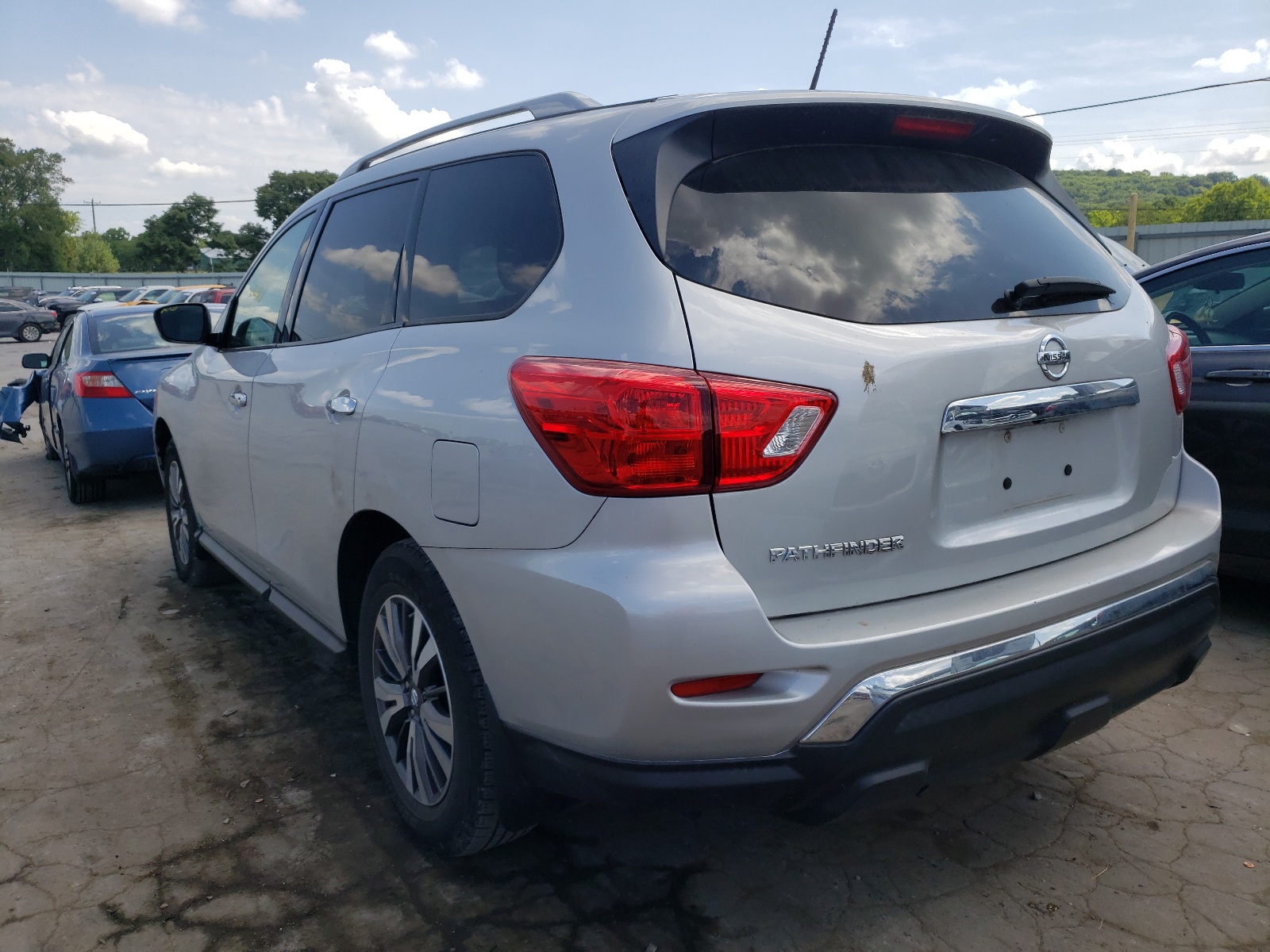 Photo 3 from auction – 2018 NISSAN PATHFINDER with VIN 5N1DR2MNXJC603140