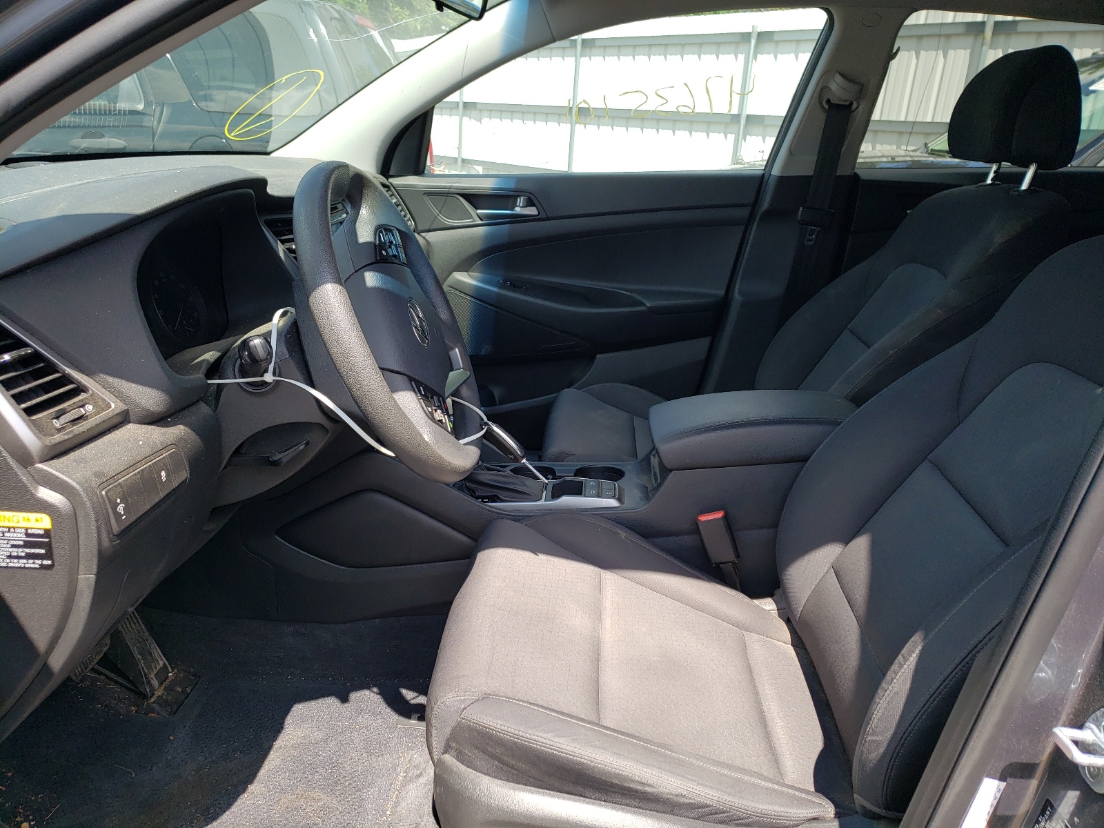 Photo 5 from auction – 2017 HYUNDAI TUCSON LIM with VIN KM8J3CA42HU450800
