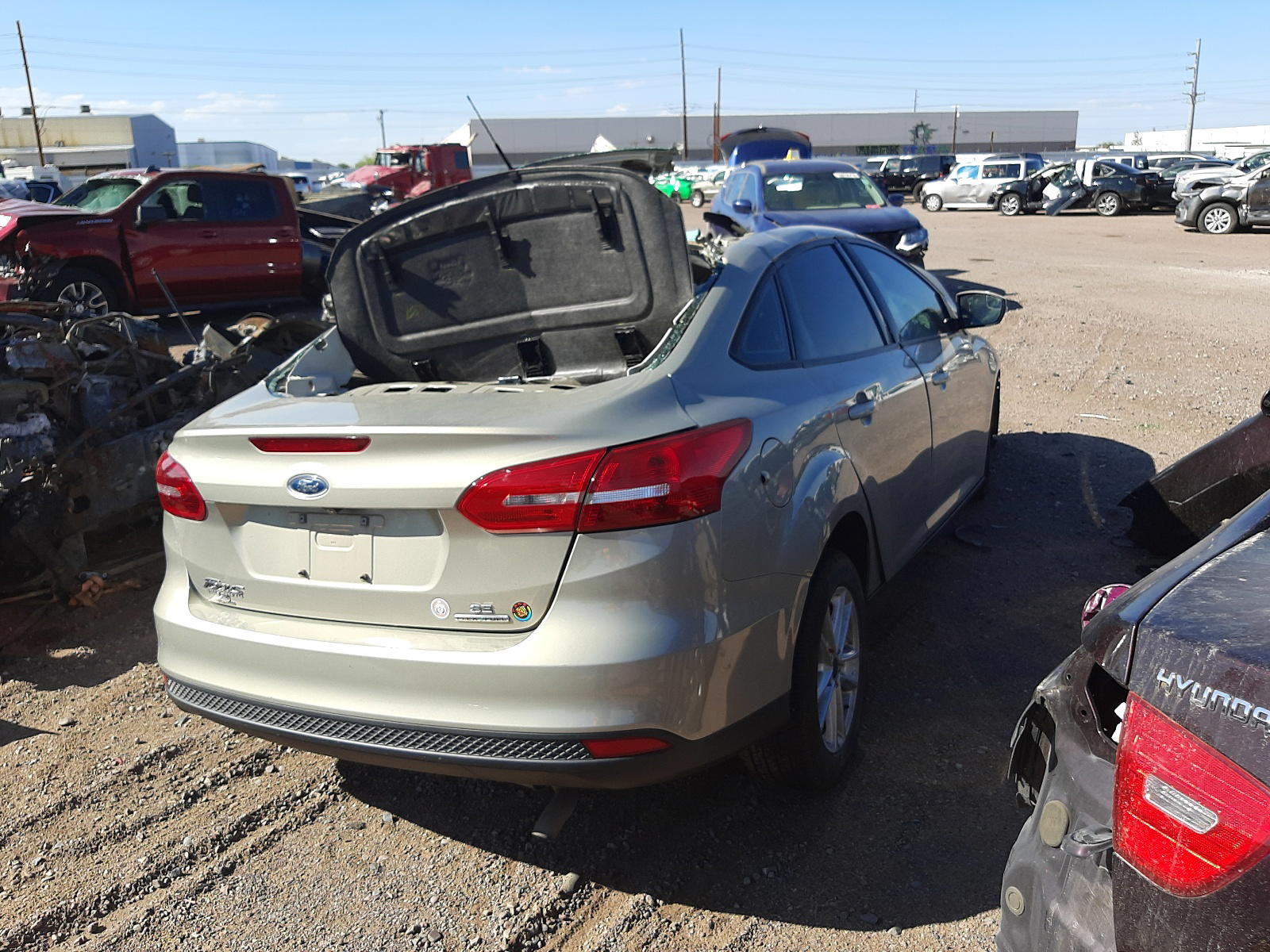 Photo 4 from auction – 2016 FORD FOCUS SE with VIN 1FADP3F27GL306408