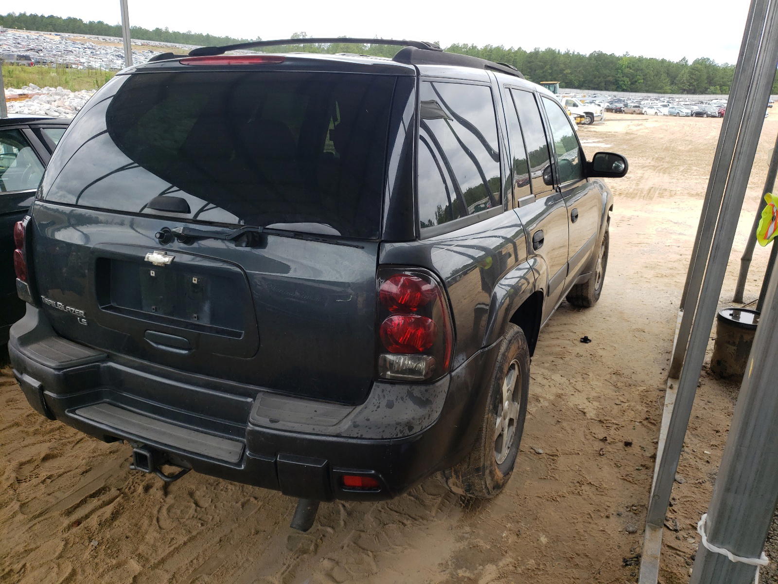Photo 4 from auction – 2005 CHEVROLET TRAILBLAZE with VIN 1GNDS13S852189367