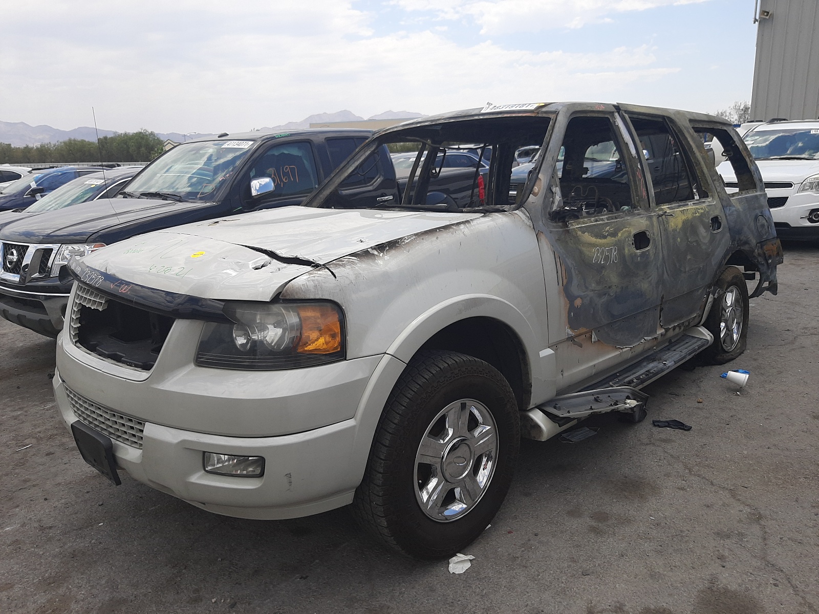 Photo 2 from auction – 2006 FORD EXPEDITION with VIN 1FMFU19546LA92915