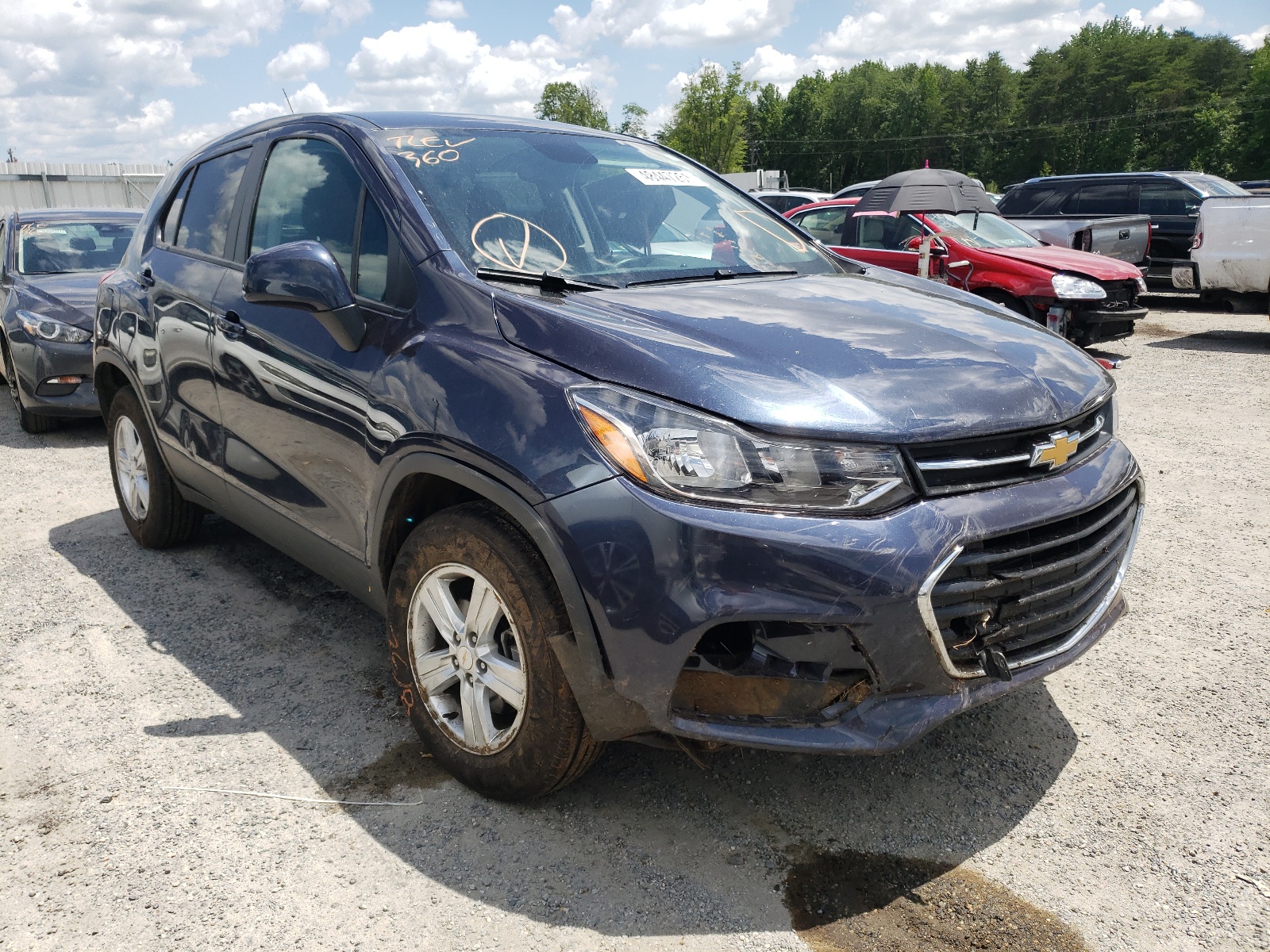 CHEVROLET TRAX LS 2019 with VIN 3GNCJNSB1KL229712 - Photo from auction
