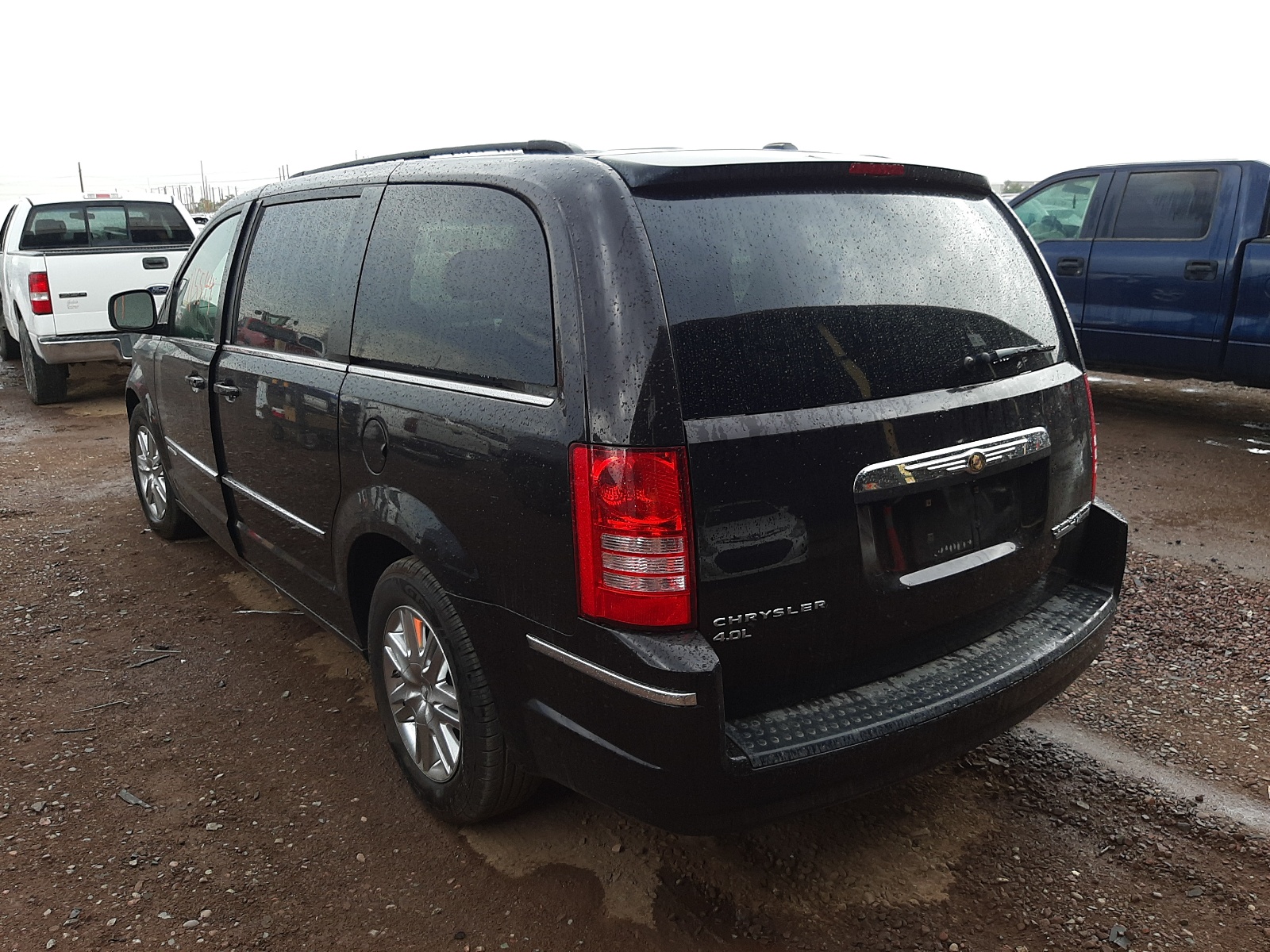 Photo 3 from auction – 2010 CHRYSLER TOWN & COU with VIN 2A4RR5DX3AR290513