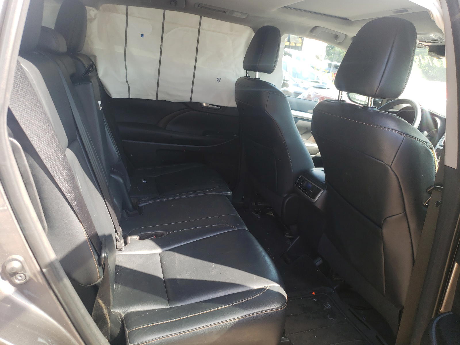 Photo 6 from auction – 2016 TOYOTA HIGHLANDER with VIN 5TDJKRFH5GS298150