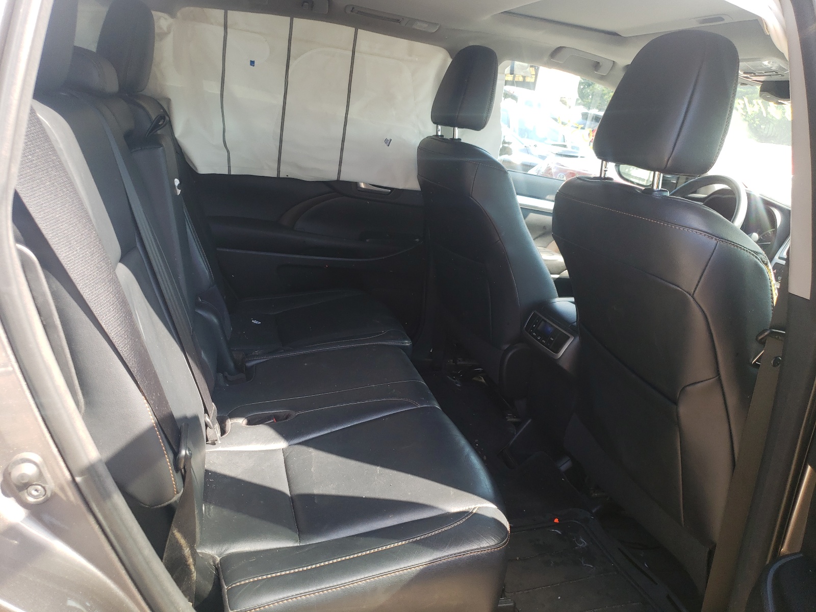 Foto 6 de la subasta – 2016 TOYOTA HIGHLANDER con VIN 5TDJKRFH5GS298150