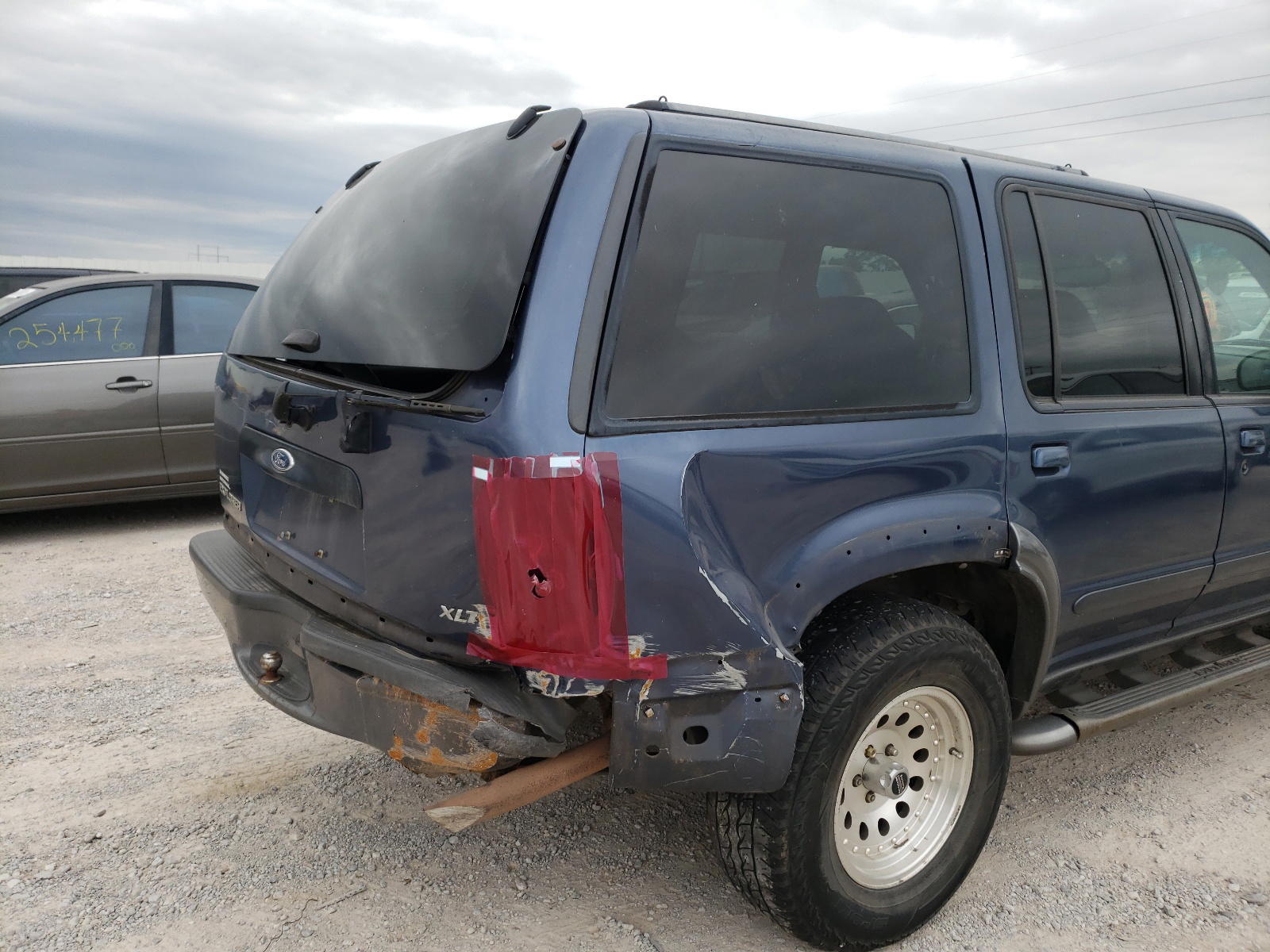 Photo 9 from auction – 2000 FORD EXPLORER X with VIN 1FMZU83P5YZC01625