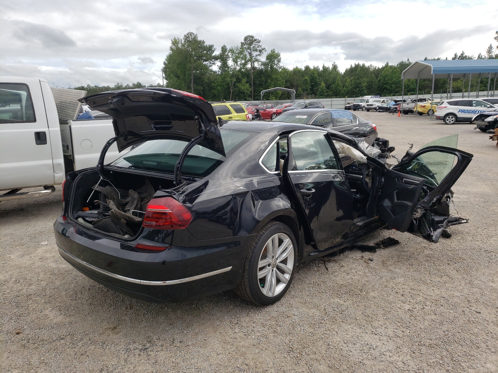 Photo 4 from auction – 2018 VOLKSWAGEN PASSAT SE with VIN 1VWBA7A38JC043702