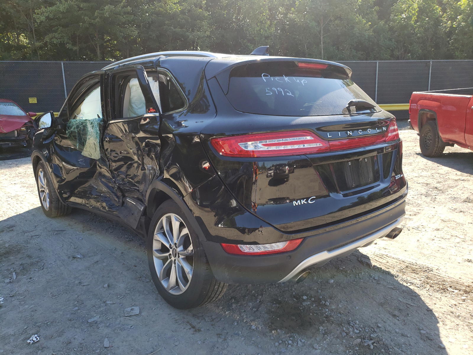 Photo 3 from auction – 2017 LINCOLN MKC SELECT with VIN 5LMCJ2D94HUL55992