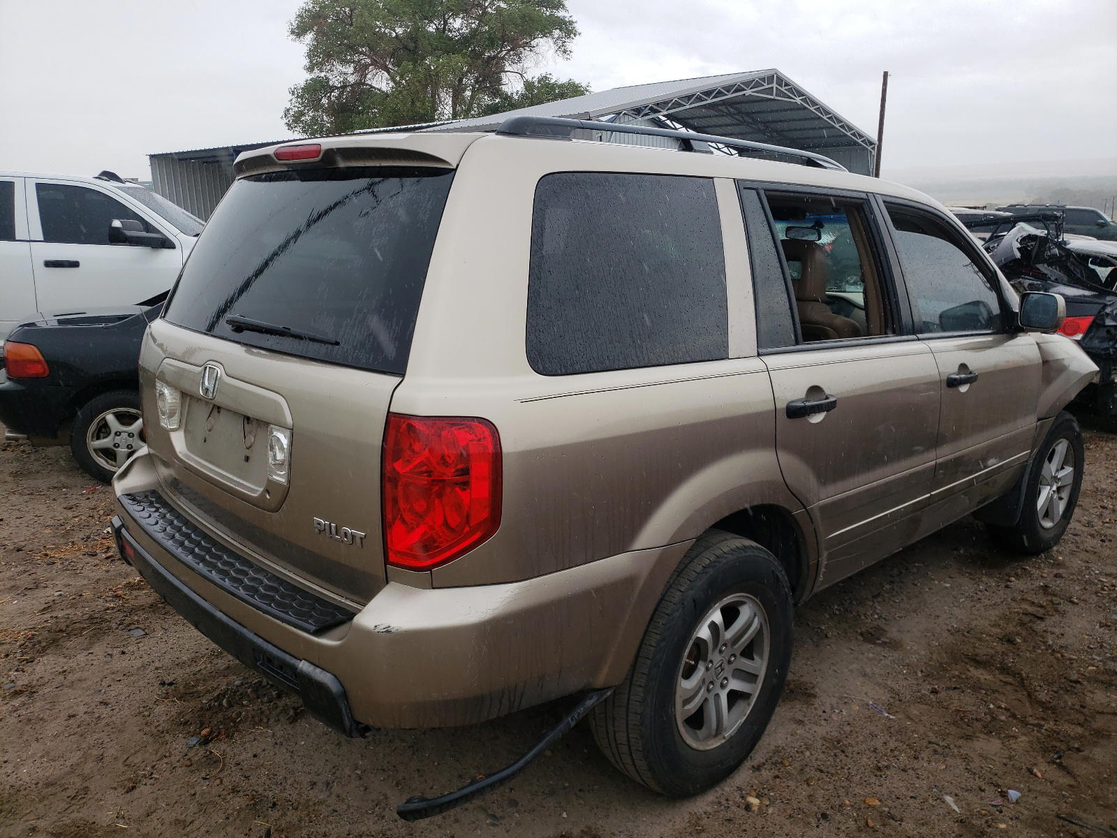 Photo 4 from auction – 2005 HONDA PILOT EXL with VIN 5FNYF18505B035055