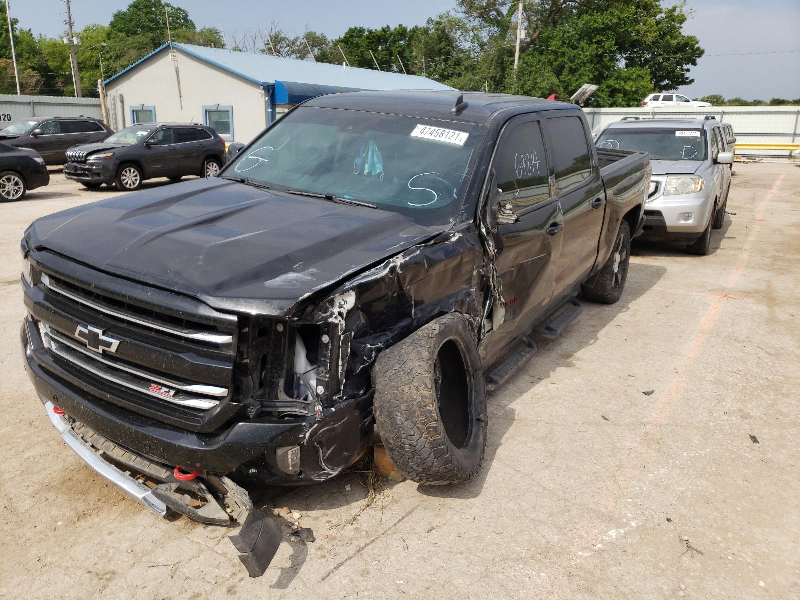Photo 2 from auction – 2018 CHEVROLET SILVERADO with VIN 3GCUKSEC7JG318852