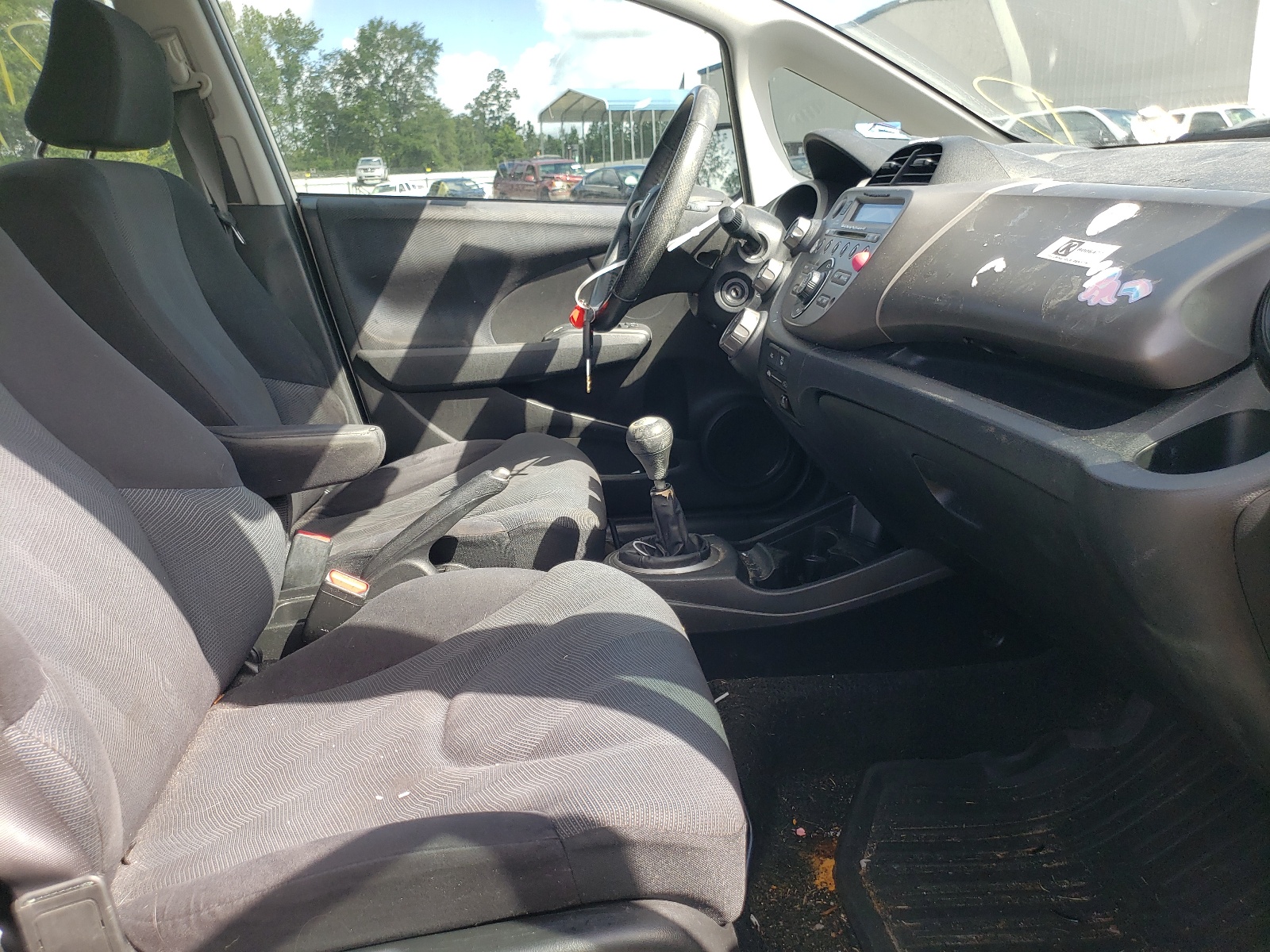 Photo 5 from auction – 2009 HONDA FIT with VIN JHMGE874X9S021168