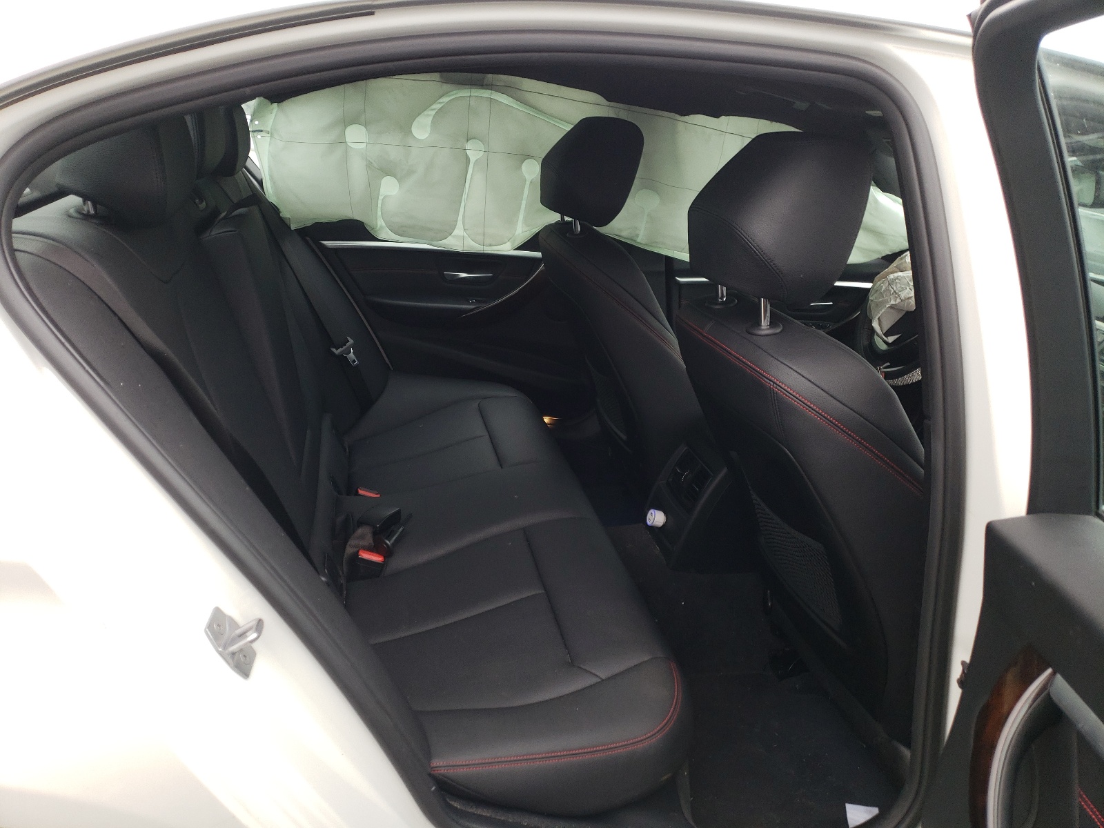 صورة رقم 6 من المزاد - 2017 BMW 330 XI مع VIN WBA8D9C35HA005425