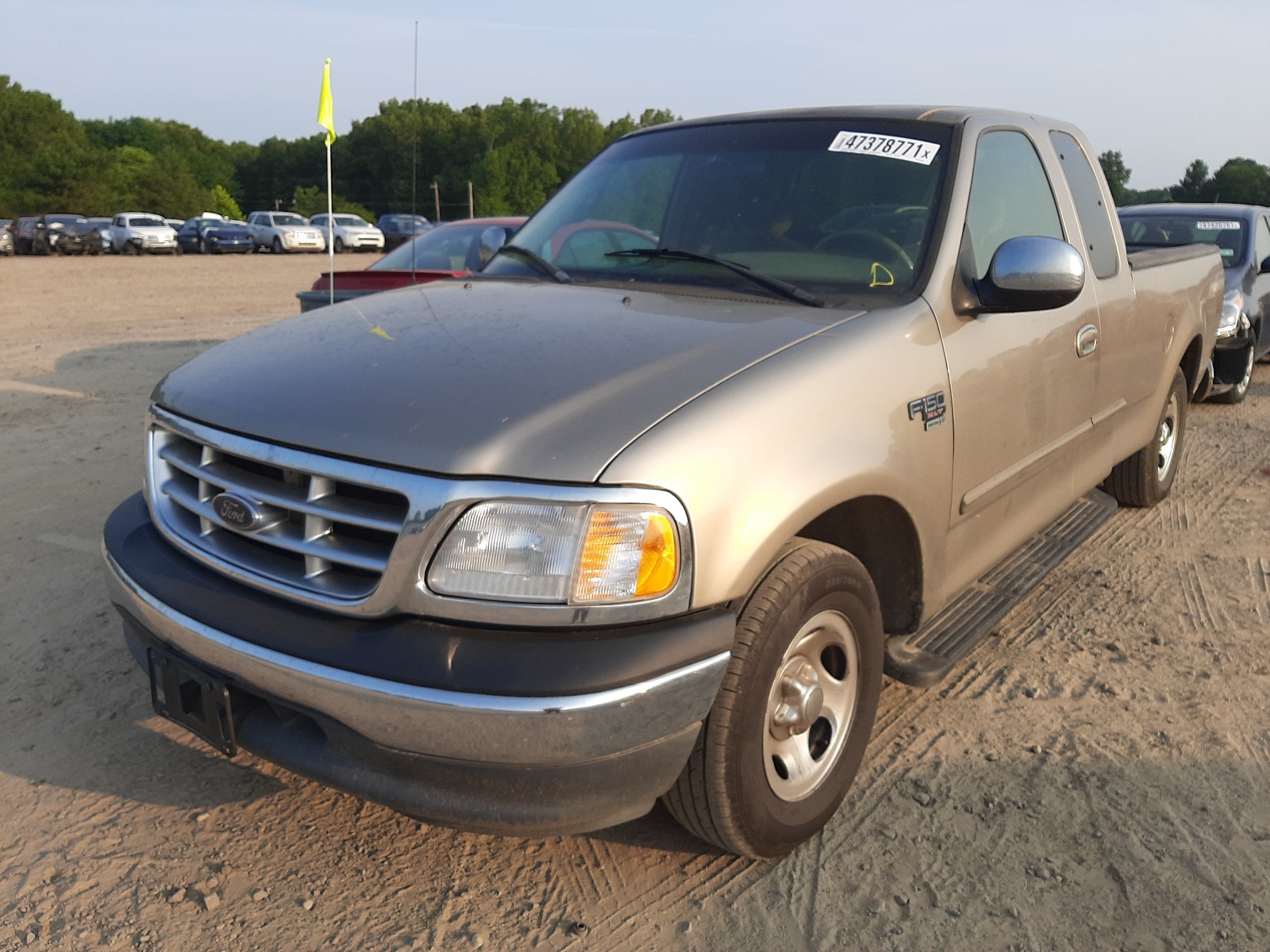 Photo 2 from auction – 2001 FORD F150 with VIN 1FTRX17WX1NA71665