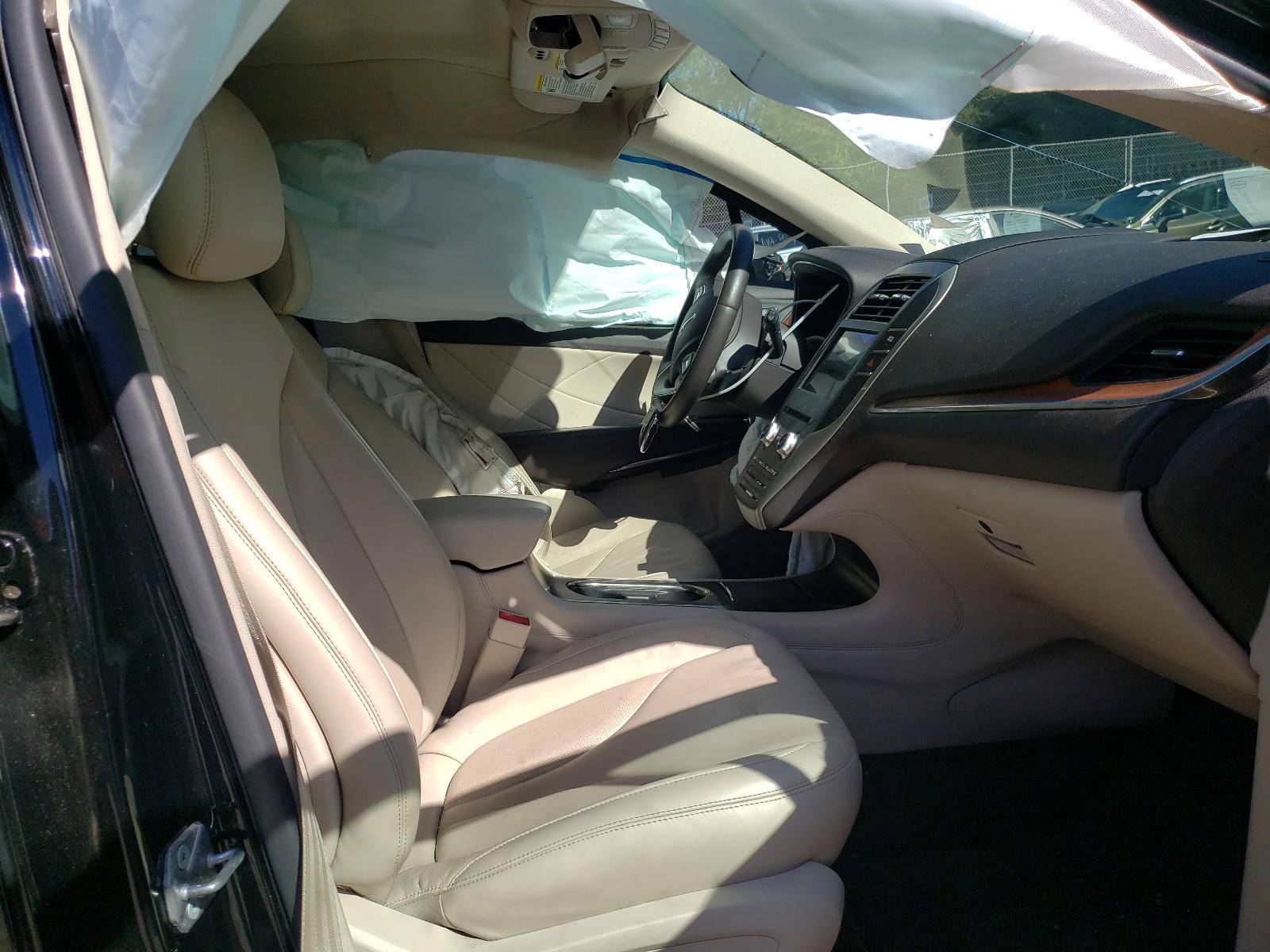 Photo 5 from auction – 2017 LINCOLN MKC SELECT with VIN 5LMCJ2D94HUL55992