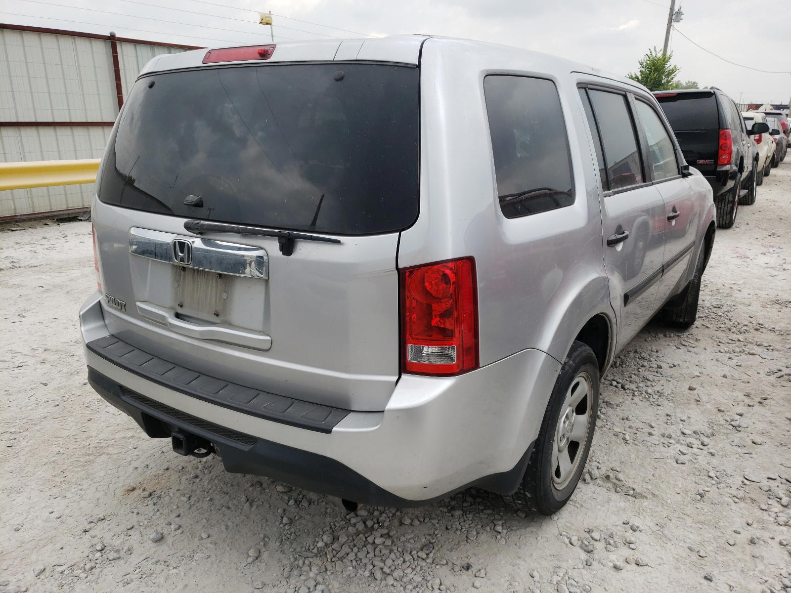 Photo 4 from auction – 2012 HONDA PILOT LX with VIN 5FNYF3H23CB005742