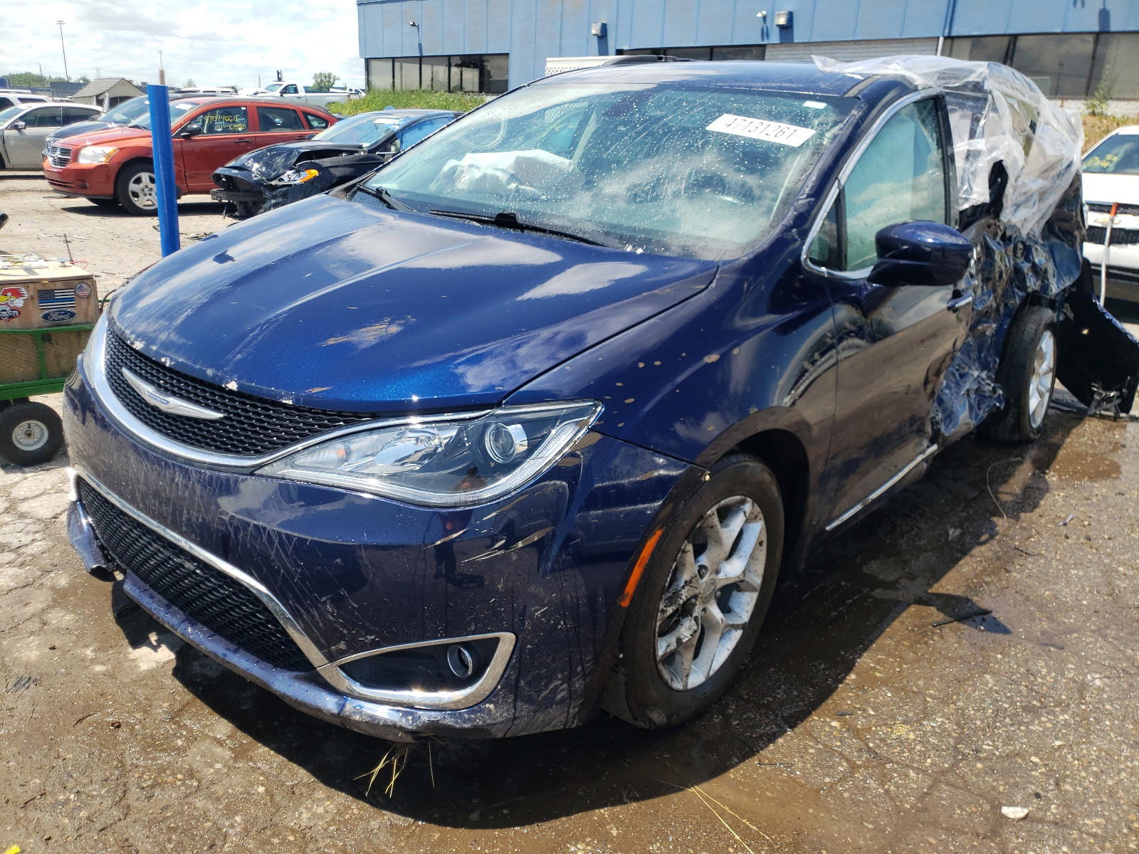 Photo 2 from auction – 2018 CHRYSLER PACIFICA T with VIN 2C4RC1BG2JR226997