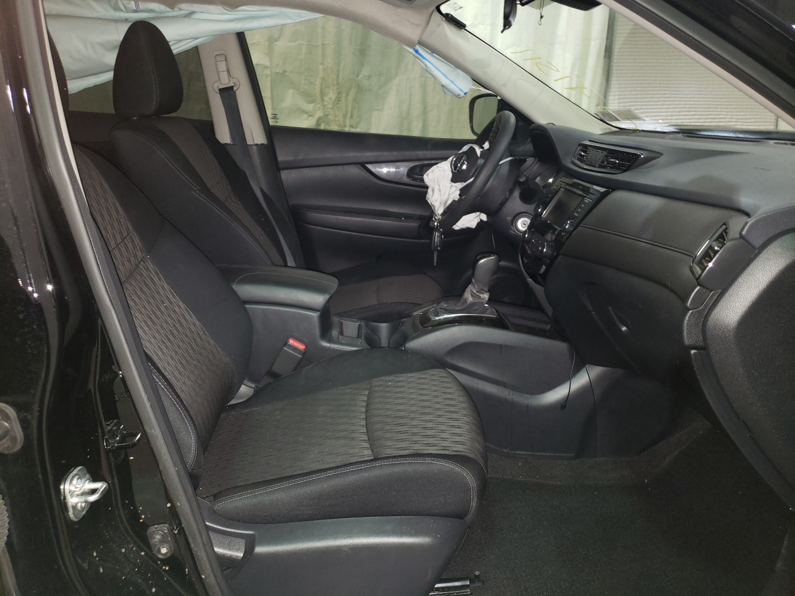 Photo 5 from auction – 2019 NISSAN ROGUE S with VIN 5N1AT2MV5KC825834
