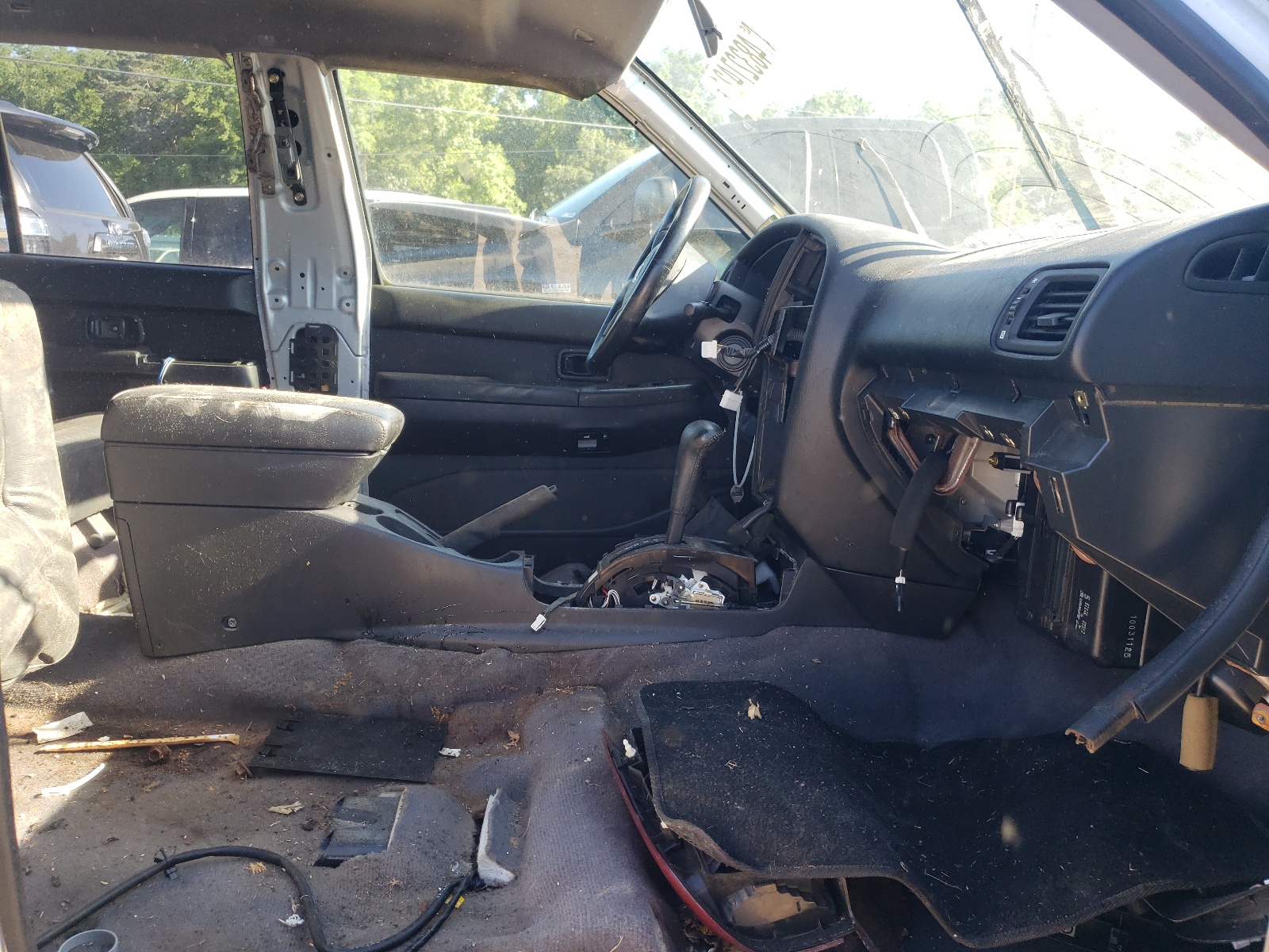 Photo 5 from auction – 2004 NISSAN PATHFINDER with VIN JN8DR09Y94W907305