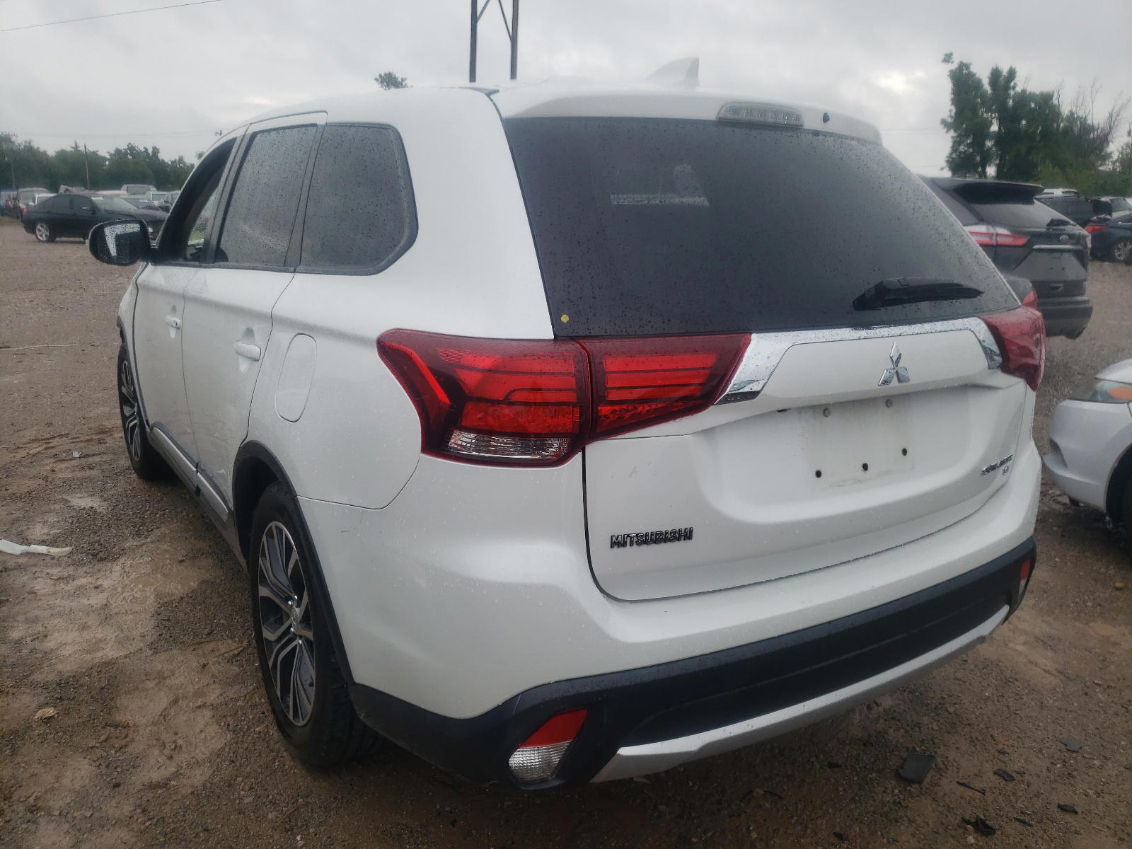 Photo 3 from auction – 2018 MITSUBISHI OUTLANDER with VIN JA4AD3A39JZ042113
